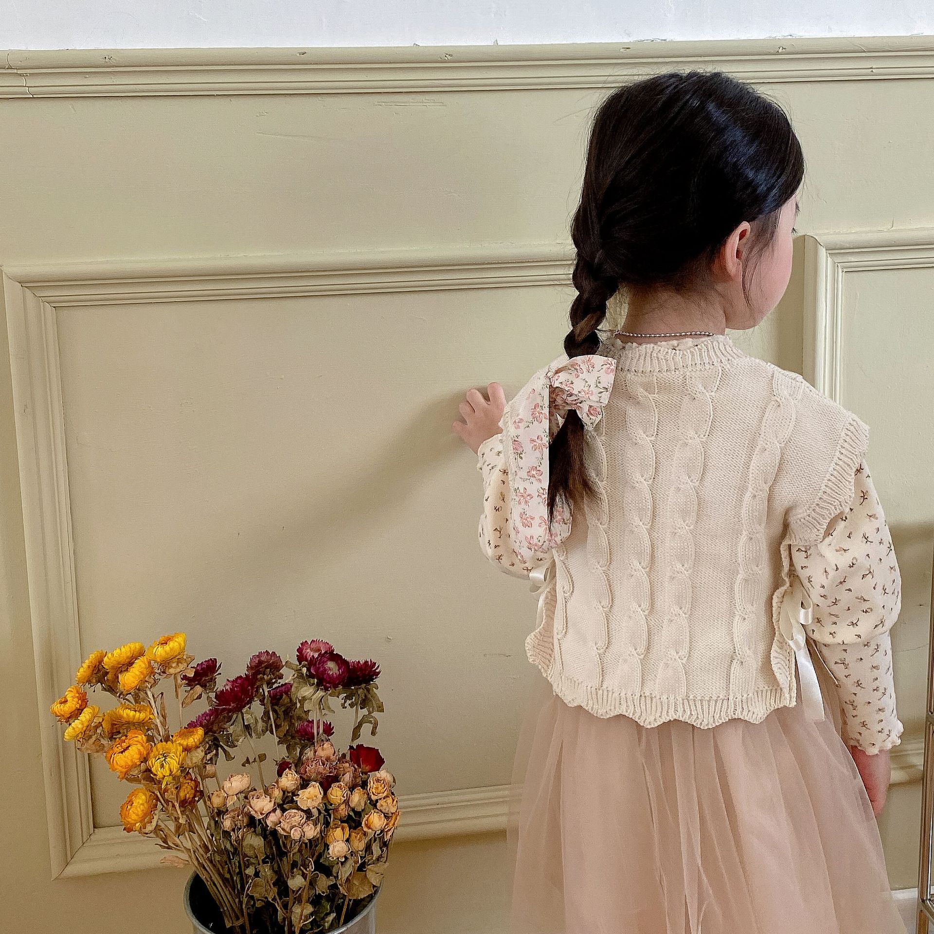Picture of Girls' Wool Vest 2024 Autumn and Winter New Korean Style Girls' Ribbon Knitted Vest Western Style Baby's Waistcoat