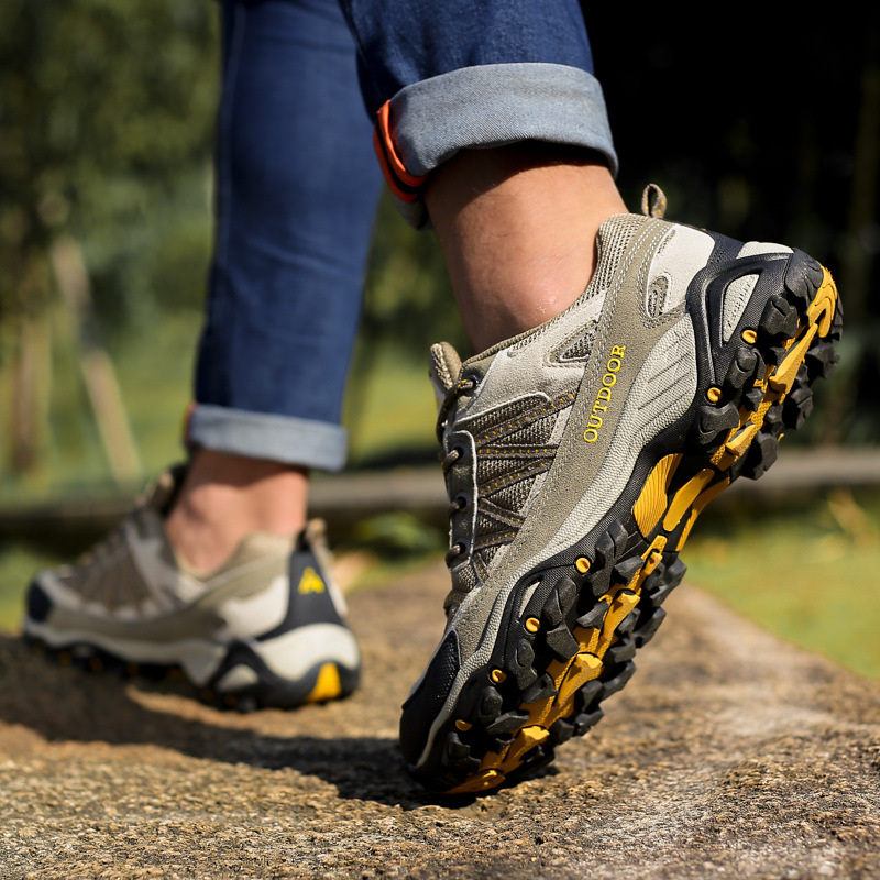 Picture of Cross-border plus size hiking shoes men's autumn lightweight breathable sneaker climbing hiking shoes non-slip wear-resistant outdoor shoes women