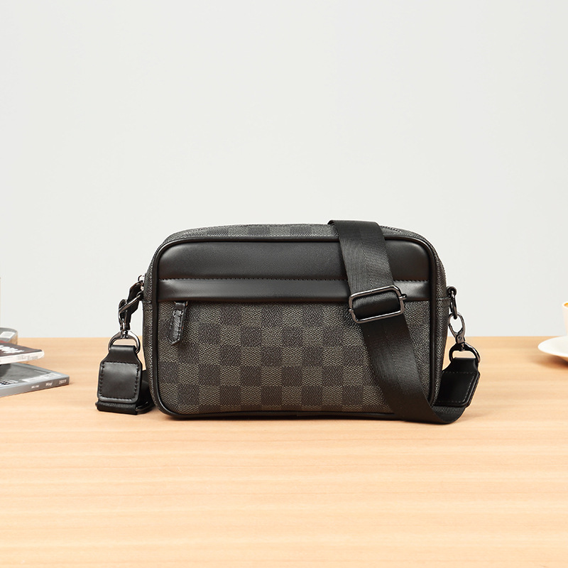 2023 Fashion Casual Trendy Postman Shoulder Bag Plaid Small Crossbody Bag Casual Business Leather Men's One-Piece Hair