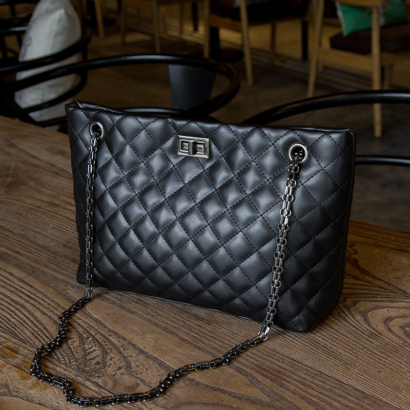 Chain Bag Women's High-End Niche Women's Bag 2024 Spring and Summer New Quilted Bag Large Capacity Commuter Cross-Body Shoulder Bag