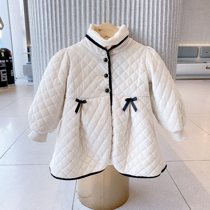 Picture of Girls Winter Velvet Thickeneded Outwear 2025 Winter Korean Style Baby Outwear Girls Silver Fox Velvet Warm Outwear Trendy