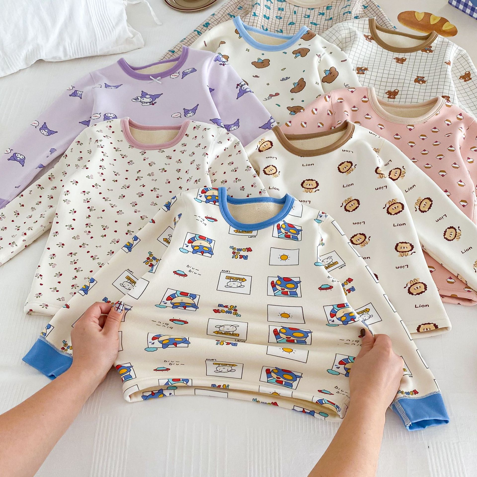 Picture of ZhongDa Children's Cherry Blossom Velvet Home Clothes Children's Warm Lined Velvet Thickened Pajamas Set Boys and Girls Corset Underwear Set