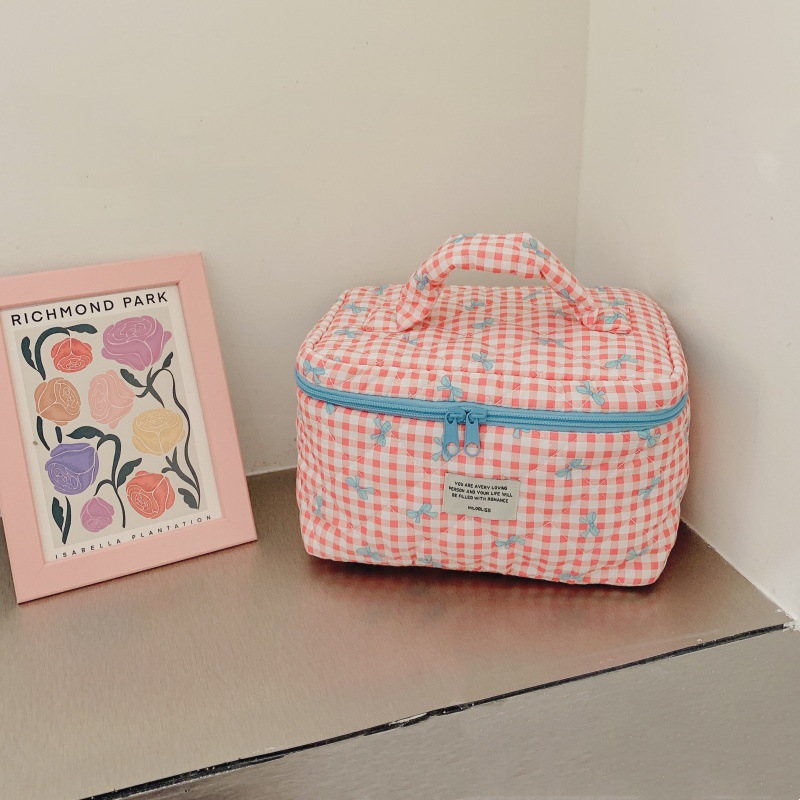 Picture of Simple bow travel portable cosmetic bag large capacity high-end feeling ins high-value cosmetic bag a batch