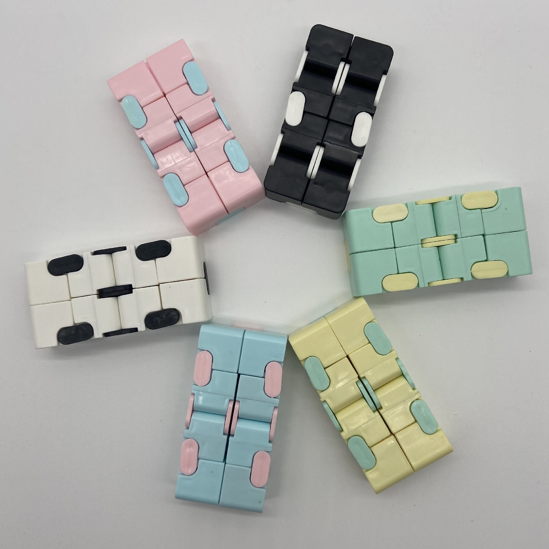 Picture of Creative Decompression Macaron Finger Infinite Rubik's Cube 18 Section Deformation Twist Rope Variables Twist Pocket Toy