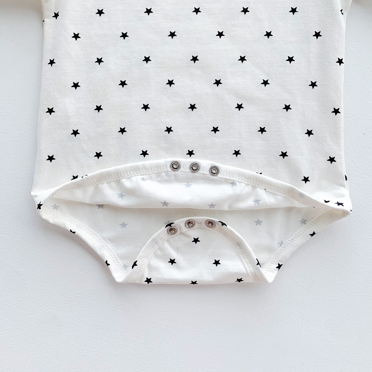 Picture of 2025 Spring and Autumn Korean Style Baby Jumpsuit Western Style Long Sleeve Polka Dot Male and Female Baby Coverall Outing Clothes with Hood