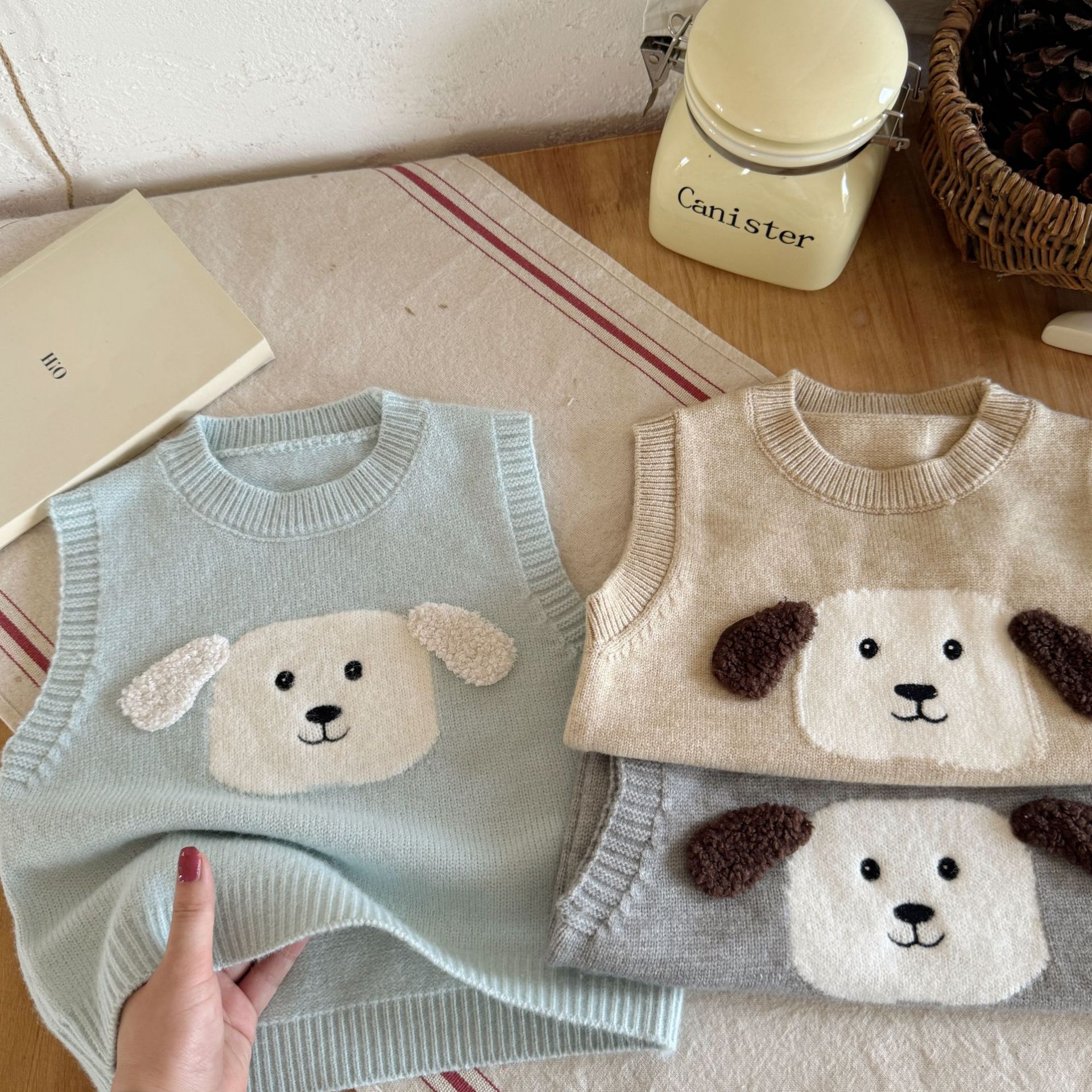 Picture of 2024 New Autumn and Winter New Children's Sweater Vest Turtleneck Round Neck Cartoon Men's and Women's Baby Simple Knitted