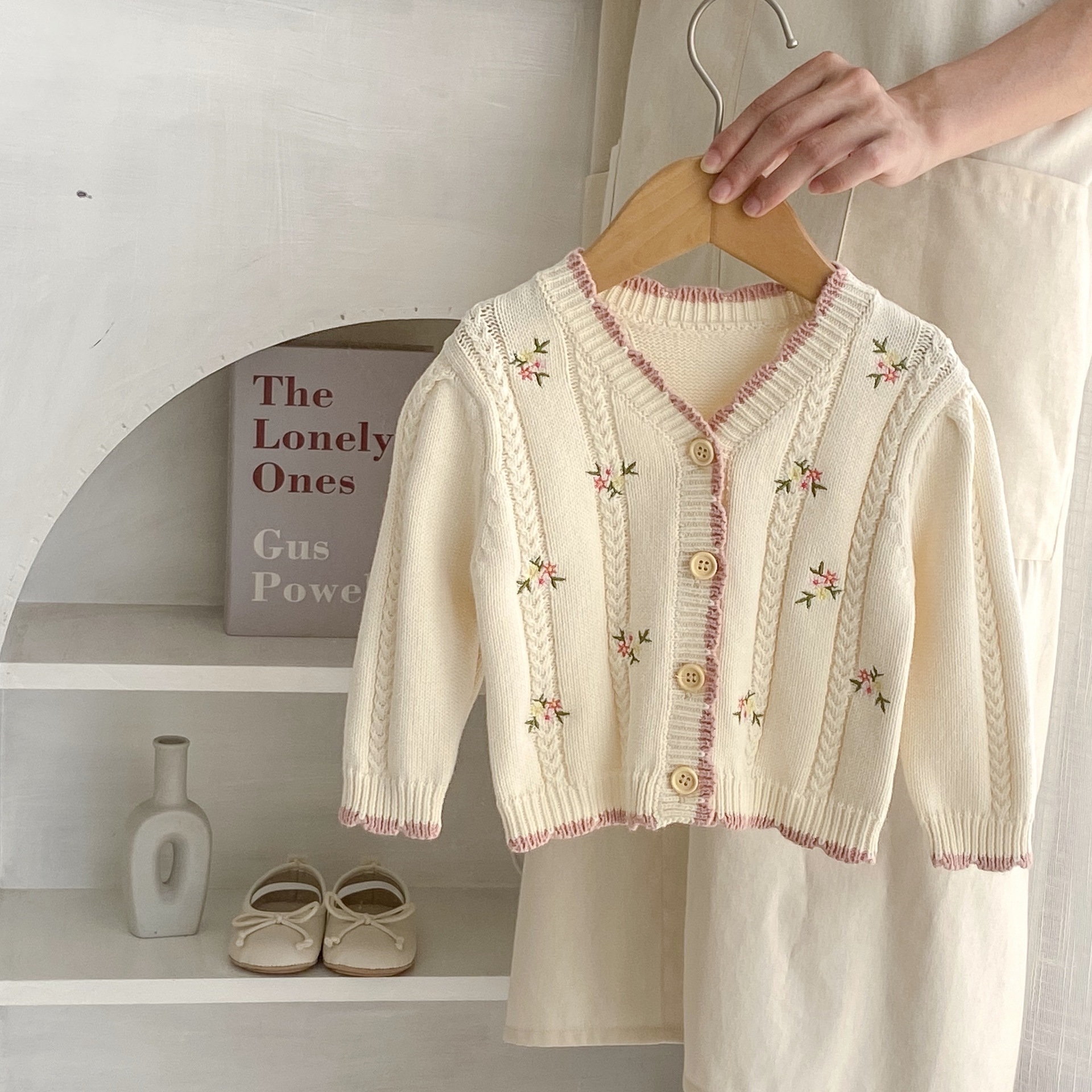 Picture of 2025 Autumn Internet Celebrity Cotton Yarn Versatile Infant and Toddler Baby Girl Small Floral Embroidered Long-Sleeved Knitted Cardigan Jacket