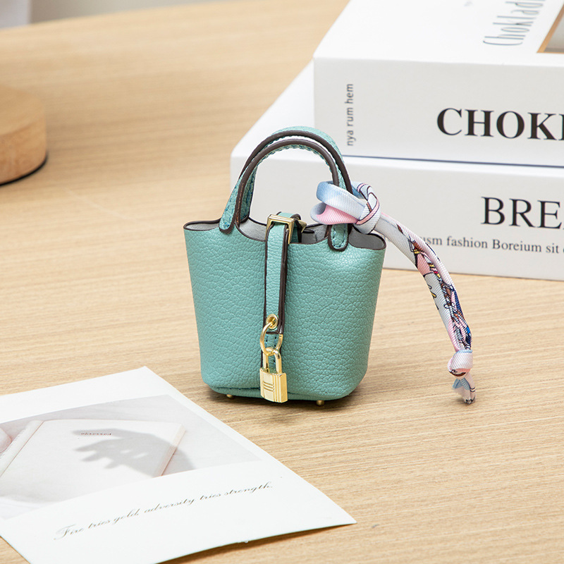 Picture of New Fashion Bag Pendant, High-End Leather Car Keychain Pendant, Cute Creative Headphone Bag, Women's Bag Jewelry