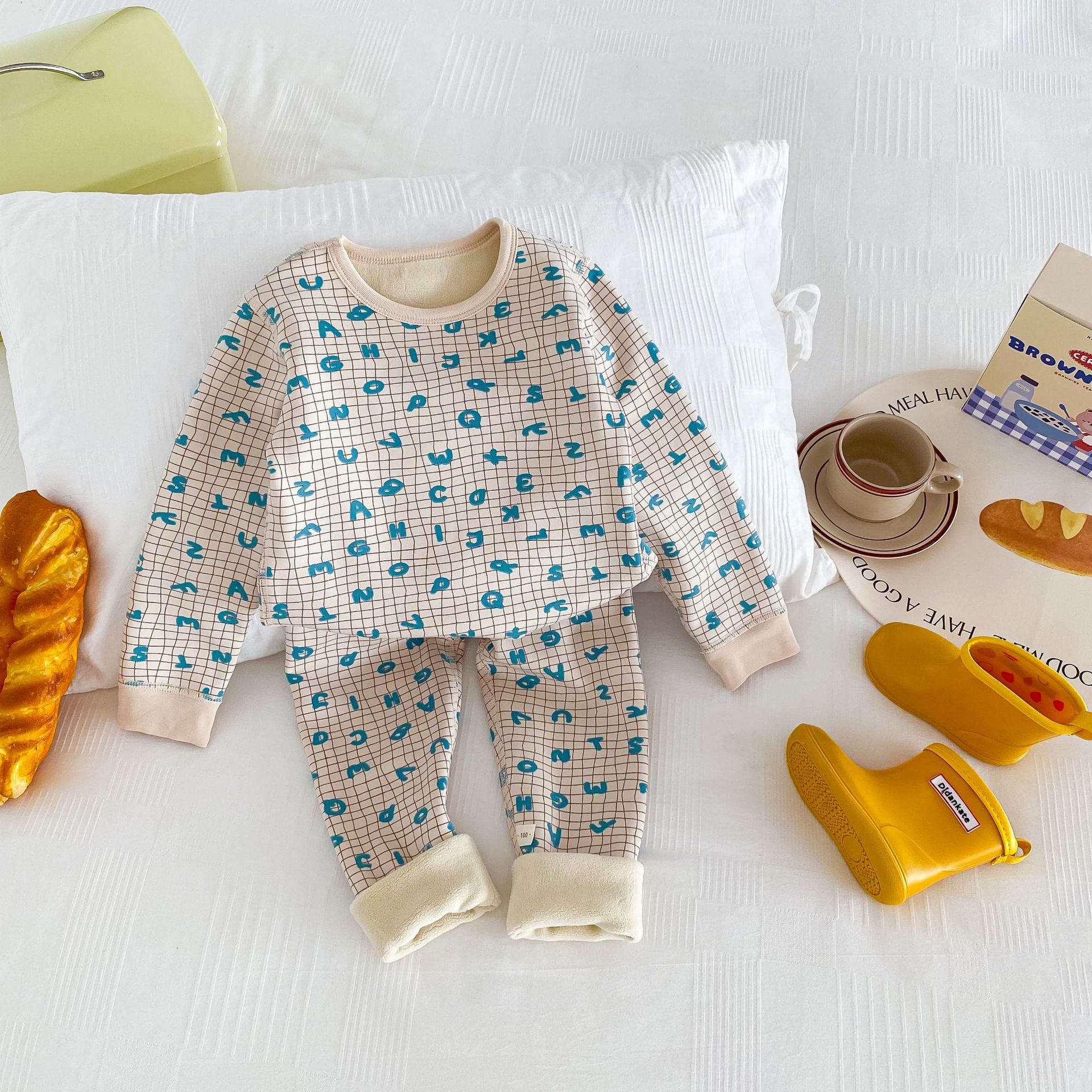 Picture of ZhongDa Children's Cherry Blossom Velvet Home Clothes Children's Warm Lined Velvet Thickened Pajamas Set Boys and Girls Corset Underwear Set