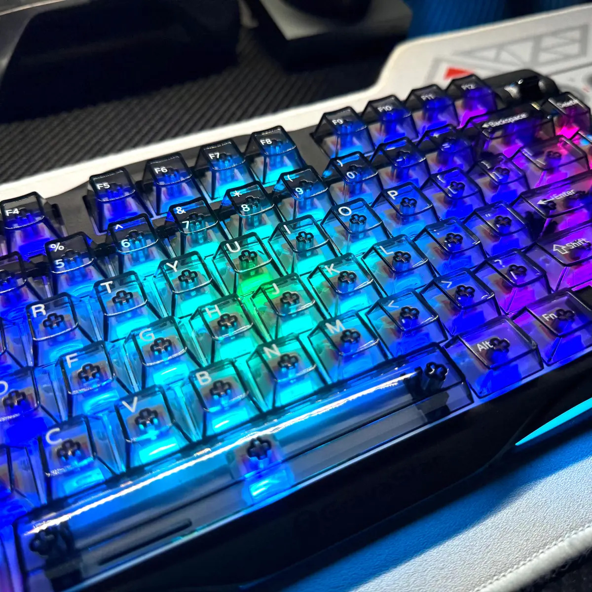 Picture of Wholesale 115-Key Four-Sided Transparent Keycaps Customized Original Height Mda High-Value Cross-Axis Matte Transparent Keycaps