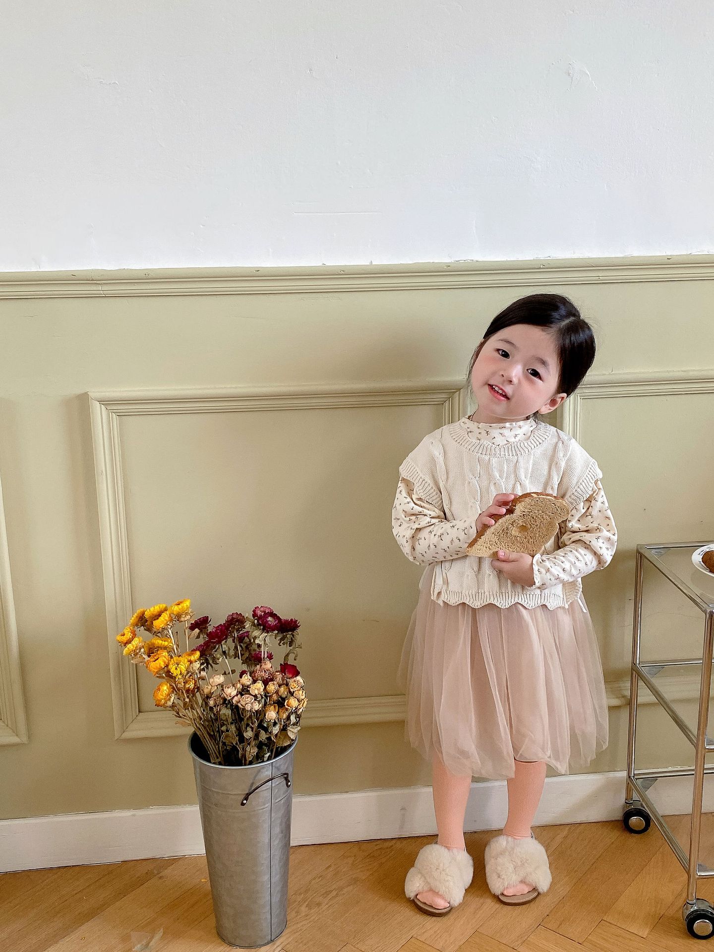 Picture of Girls' Wool Vest 2024 Autumn and Winter New Korean Style Girls' Ribbon Knitted Vest Western Style Baby's Waistcoat