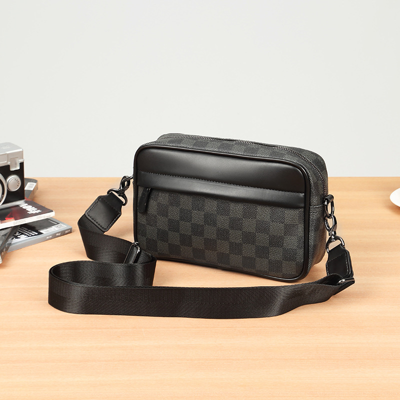 Picture of 2023 Fashion Casual Trendy Postman Shoulder Bag Plaid Small Crossbody Bag Casual Business Leather Men's One-Piece Hair