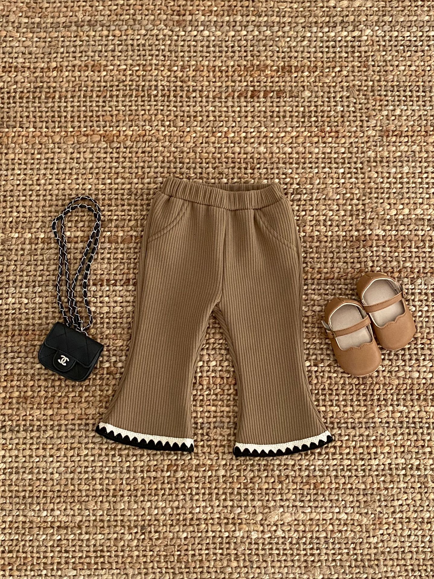 Picture of Winter Clothing 2025 New Style Girls' Cotton Outwear, Stylish Fleece-Lined Quilted Bow Lapel Kidsren's Warm Cotton Outwear