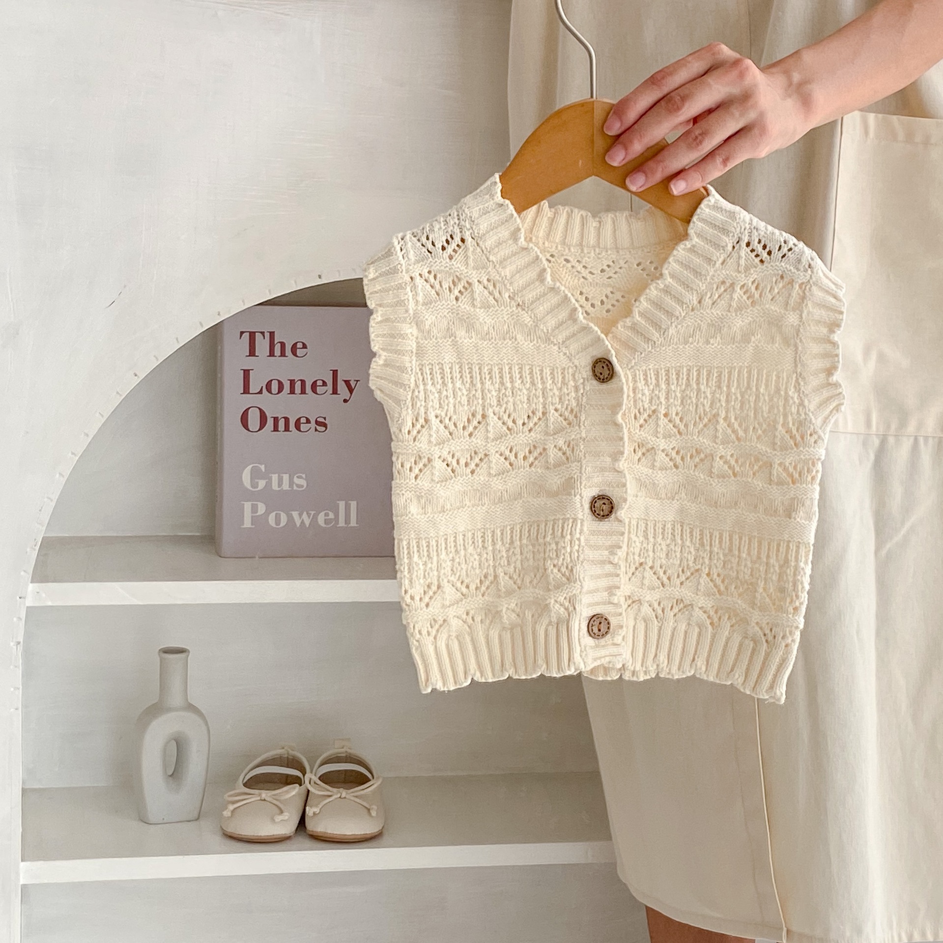 Picture of 2025 Autumn Internet Celebrity Infants and Young Kidsren, Male and Female Babies, Baita Crochet V Neck Knitted Cardigan Sweater Vest Jacket