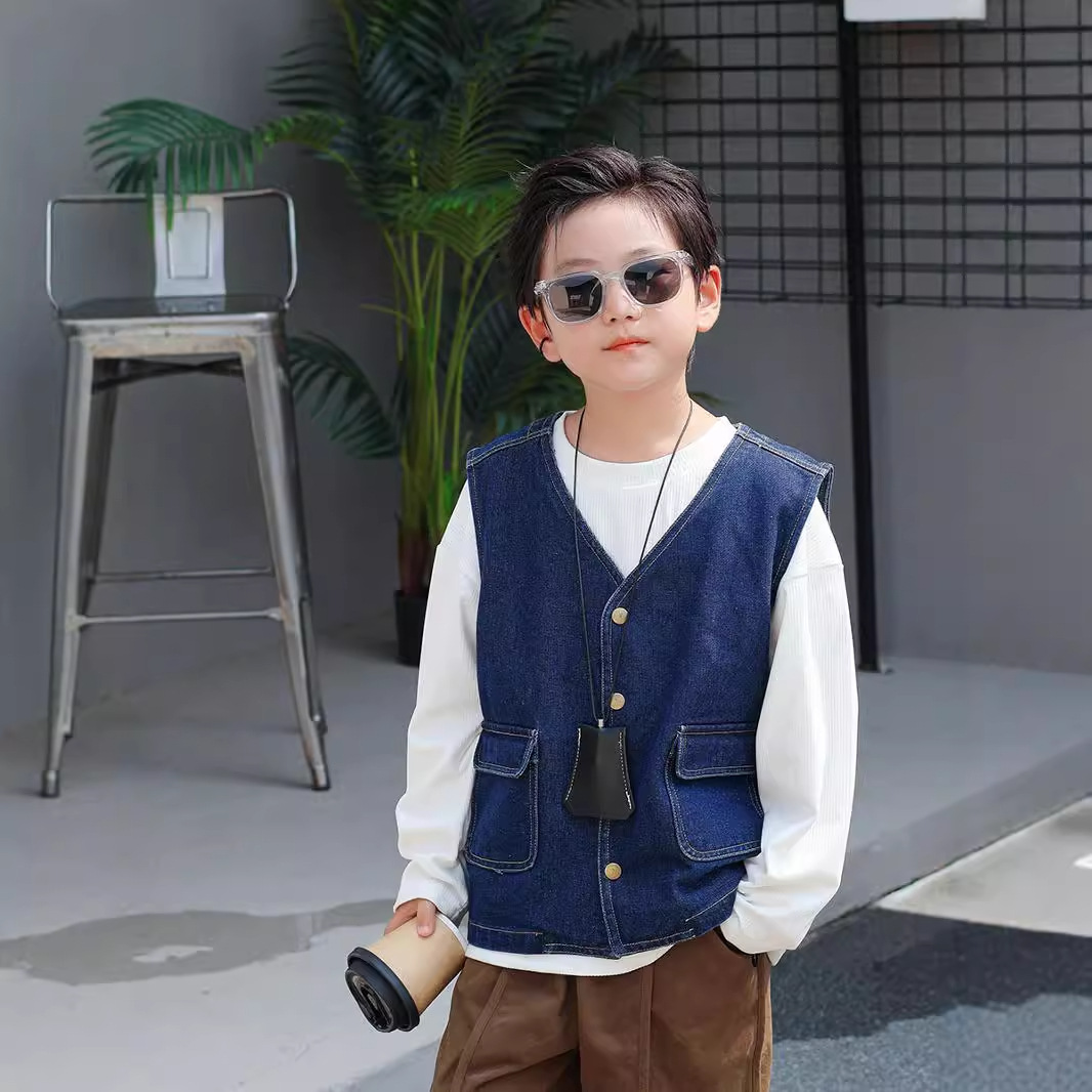Picture of Children's Vest 2024 Autumn New Product Korean Style Handsome Baby Top Western Style Three-Dimensional Pocket Boys Denim Vest