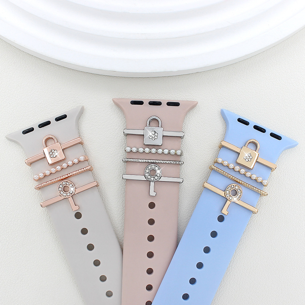 Applies to Apple Watch Watch Universal Silicone Strap Diamond Key Decoration