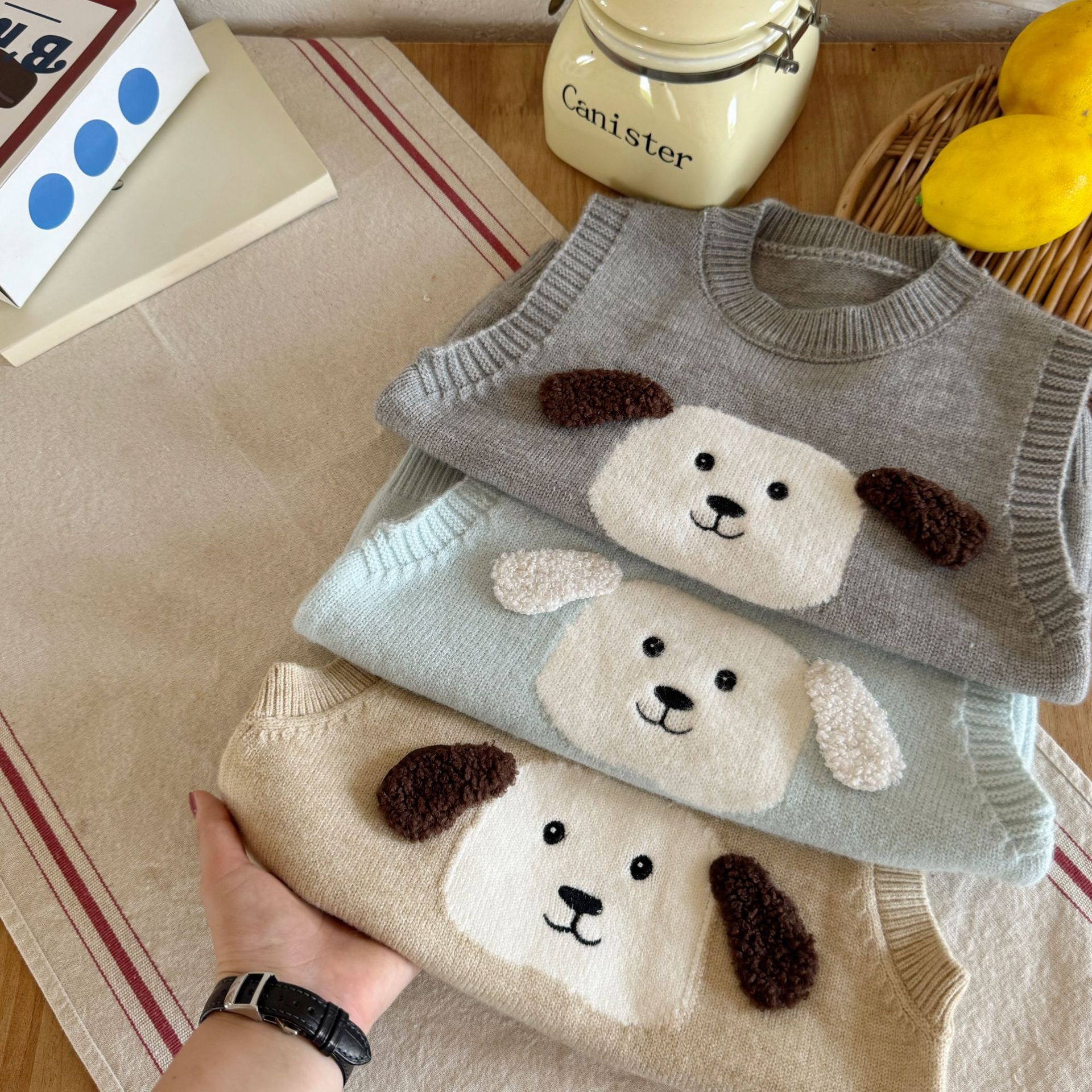 2024 New Autumn and Winter New Children's Sweater Vest Turtleneck Round Neck Cartoon Men's and Women's Baby Simple Knitted