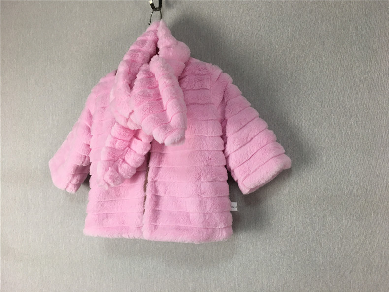 Picture of Korean version of children's clothing autumn and winter new fur coat with scarf on both sides to wear small and medium-sized children's coat manufacturers wholesale
