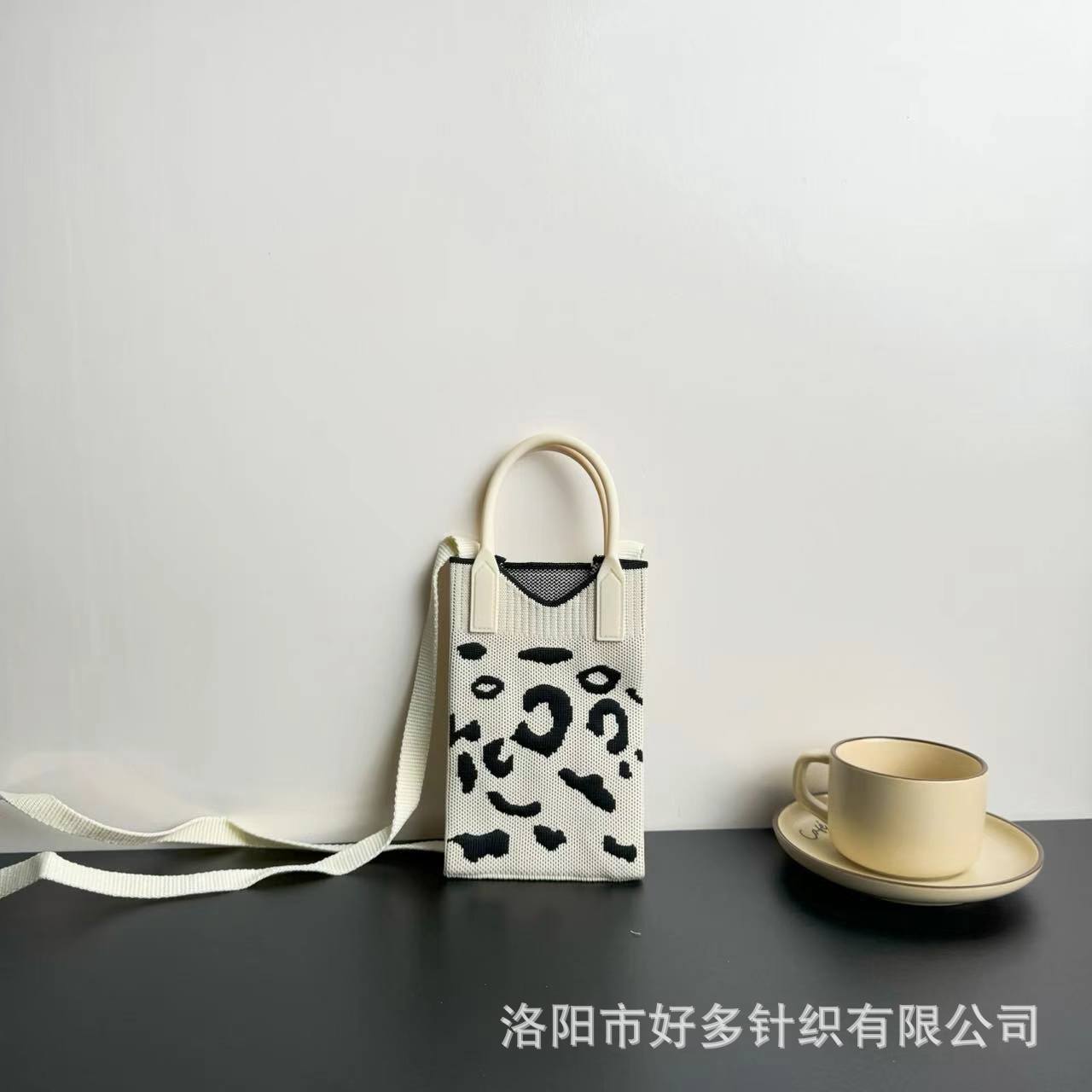 Picture of Advanced Sense Ins Mobile Phone Bag New Cartoon Knitted Bag Dopamine Niche All-match Crossbody Shoulder Bag Handbag