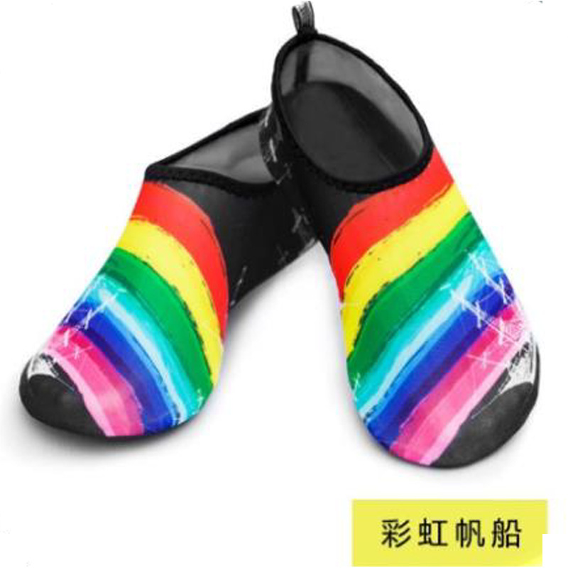 Picture of Cartoon Children's Beach Shoes Hard Sole Wading Shoes Diving Equipment Snorkeling Shoes and Socks Barefoot Swimming Shoes Diving Socks Quick-drying