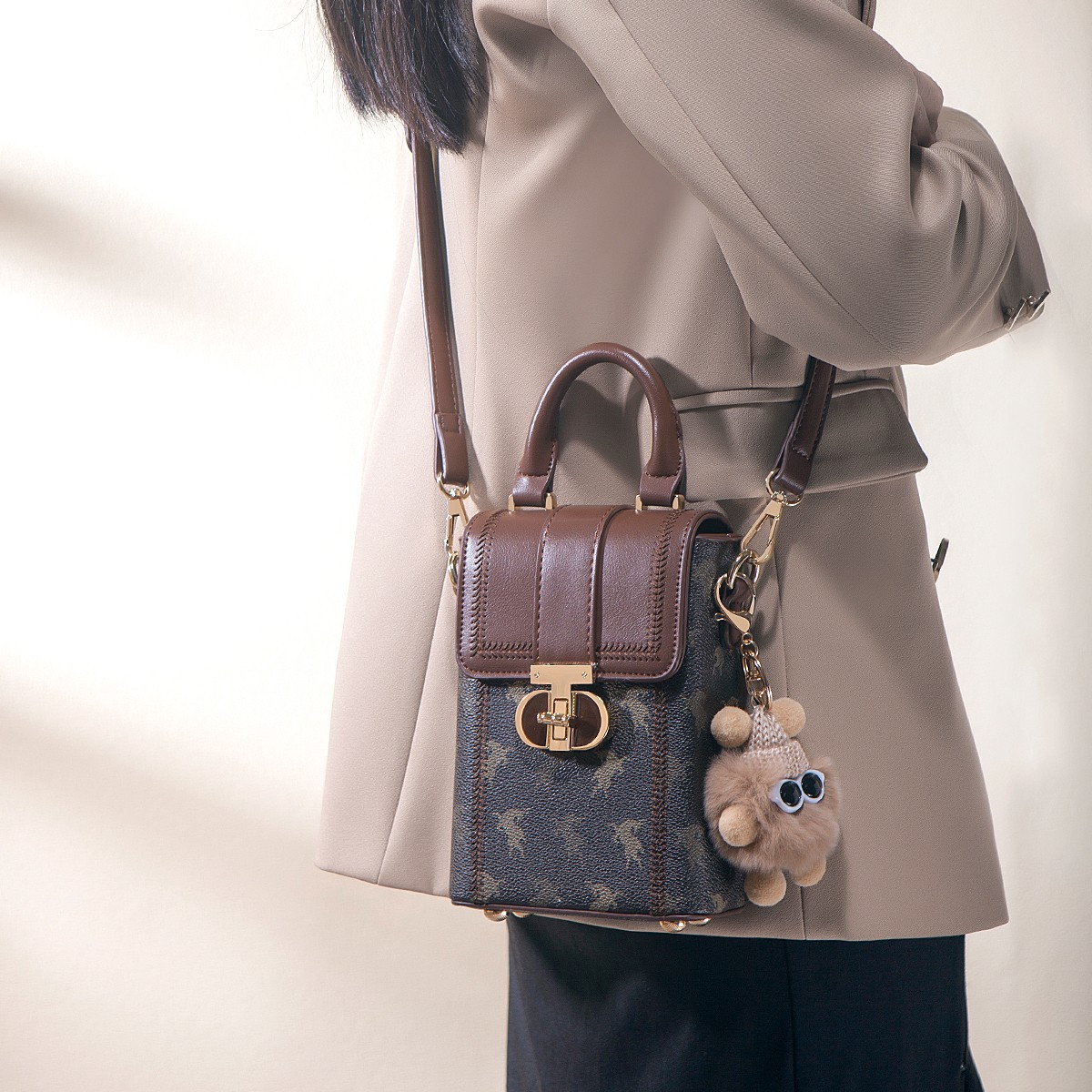 Picture of Women's Bag Small Bag 2024 New Fashion Mobile Phone Bag Women's Popular Shoulder Bag Women's Bag Autumn and Winter Gift Women's Bag