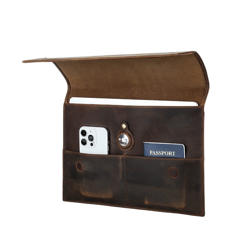 Suitable for macbookpro protective case with airtag locator crazy horse leather magnetic buckle 13.3 inch computer bag