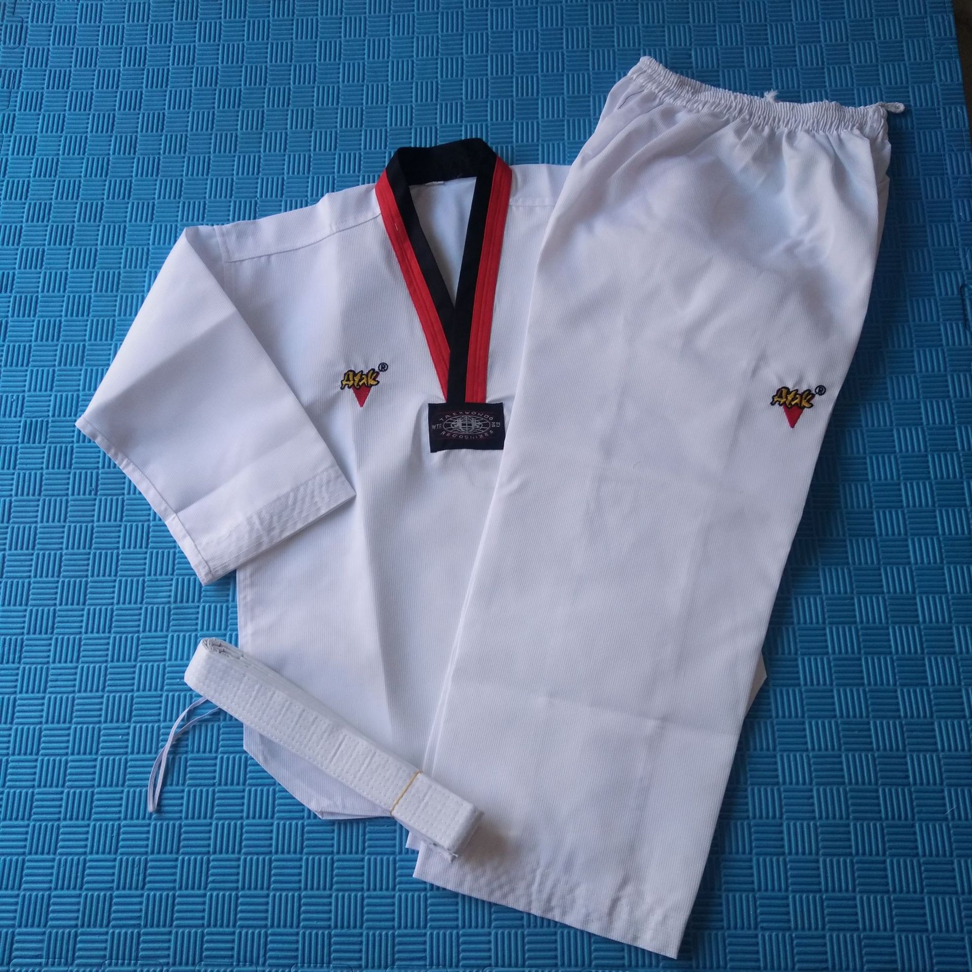 Factory supply embroidery printing all colors of cotton taekwondo clothing custom logo in stock can be shipped