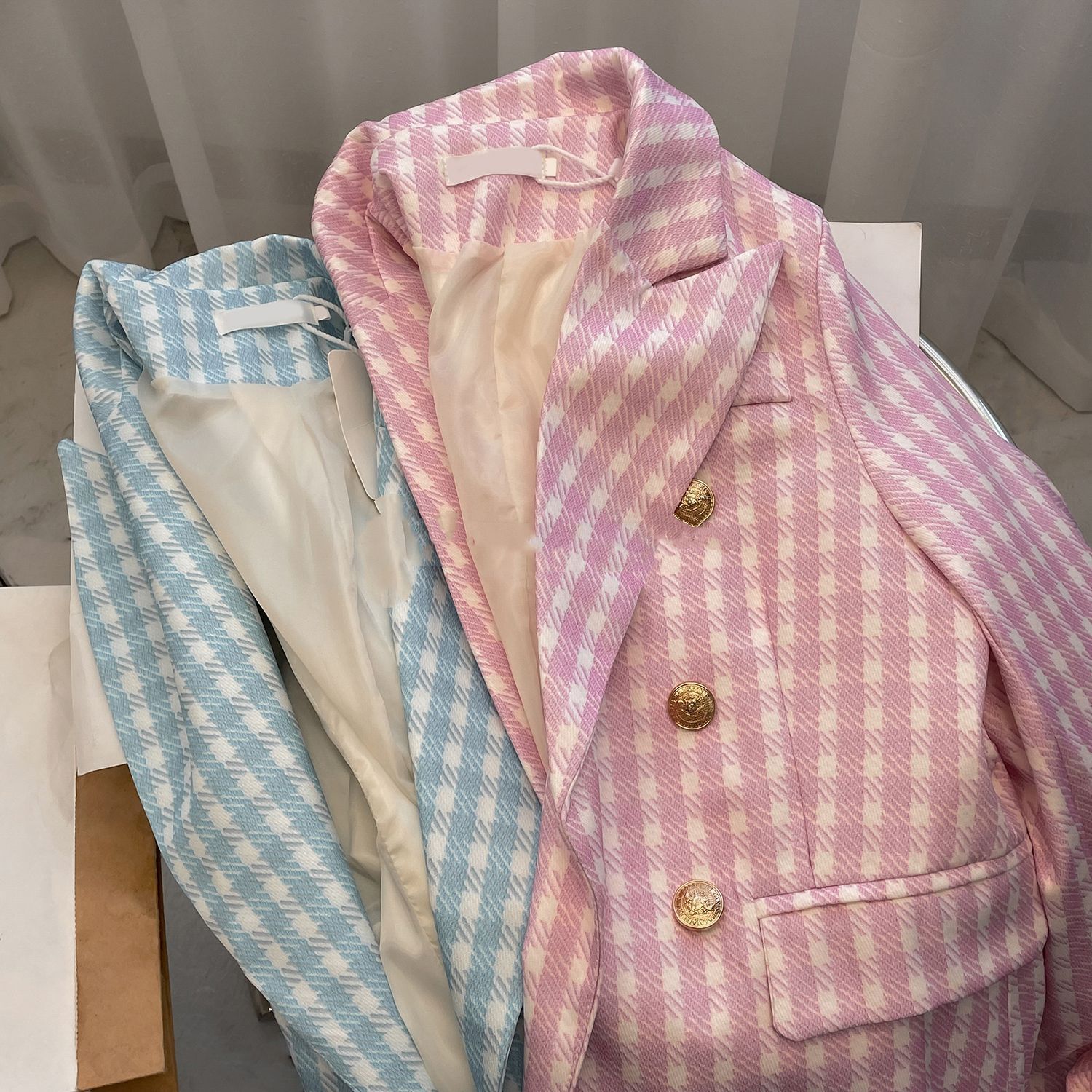 Picture of Girls' New Plaid Suit 2025 Spring & Fall New Houndstooth Double-Breasted Lapel Medium and Large Children's Suit Jacket