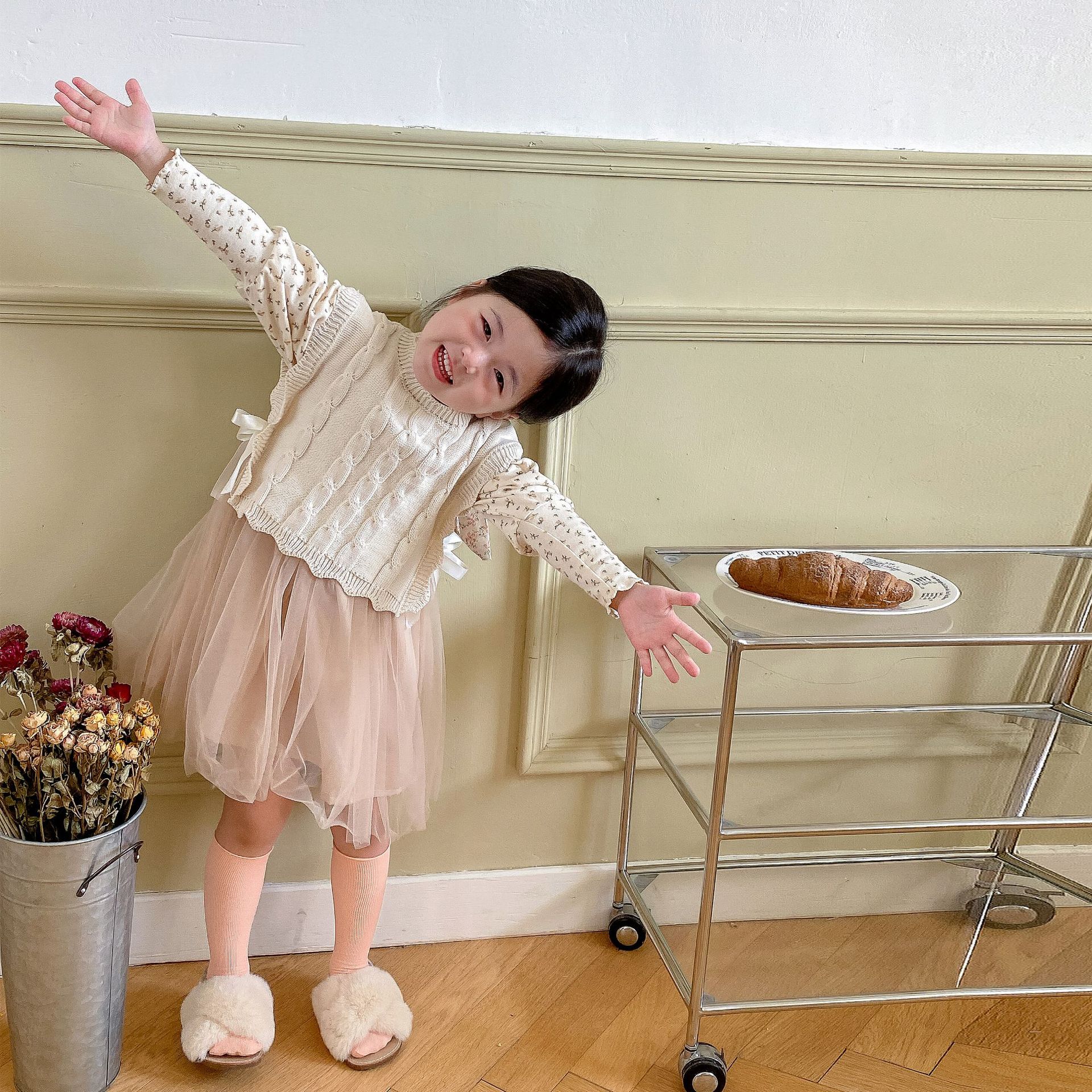 Picture of Girls' Wool Vest 2024 Autumn and Winter New Korean Style Girls' Ribbon Knitted Vest Western Style Baby's Waistcoat