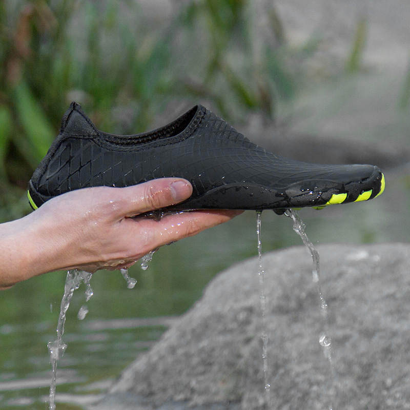 Picture of Couple beach shoes swimming shoes bare foot skin shoes non-slip men's and women's wading shoes outdoor backwater shoes diving shoes wholesale