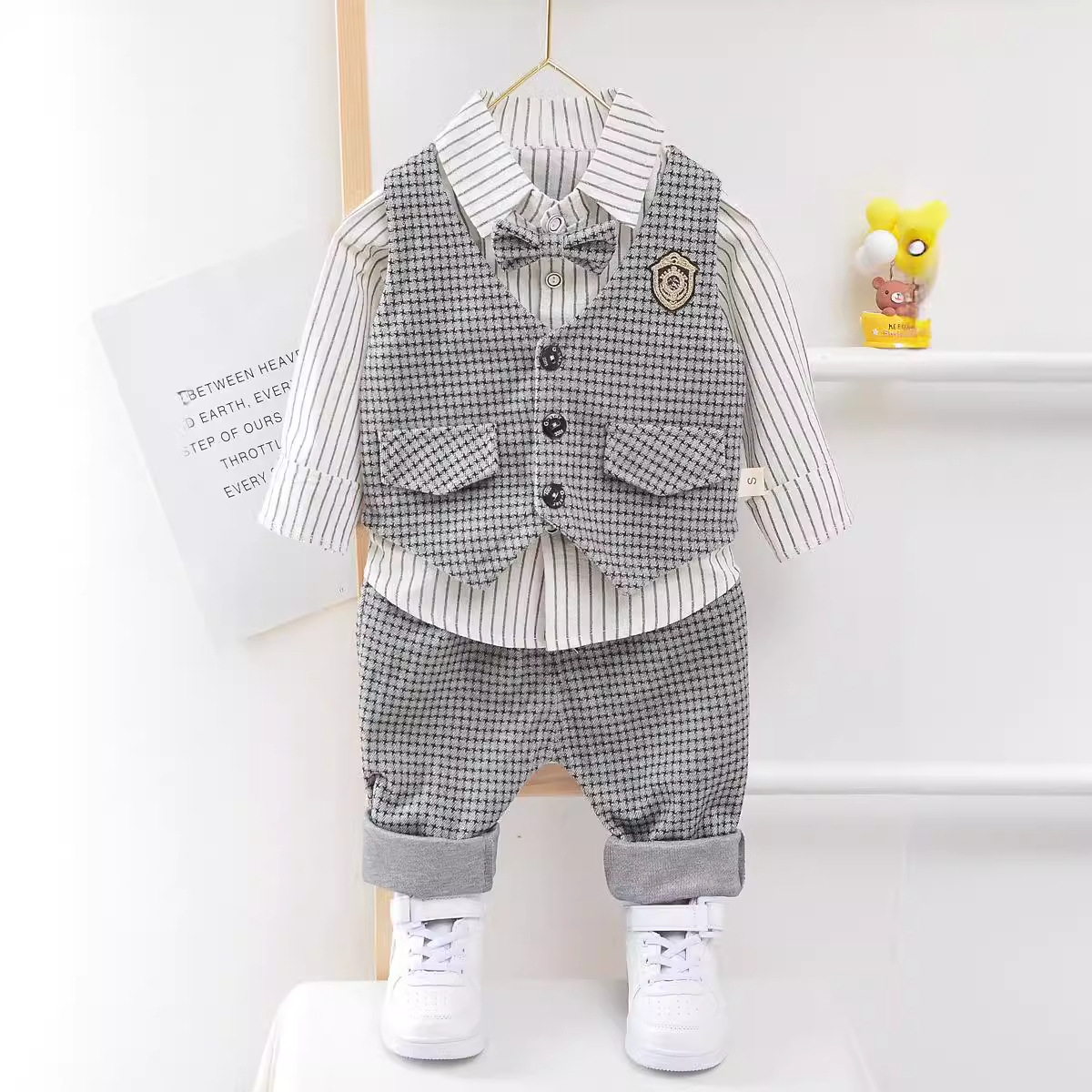 Korean style Spring and Autumn new children's baby striped shirt long sleeve boy houndstooth vest three-piece set delivery