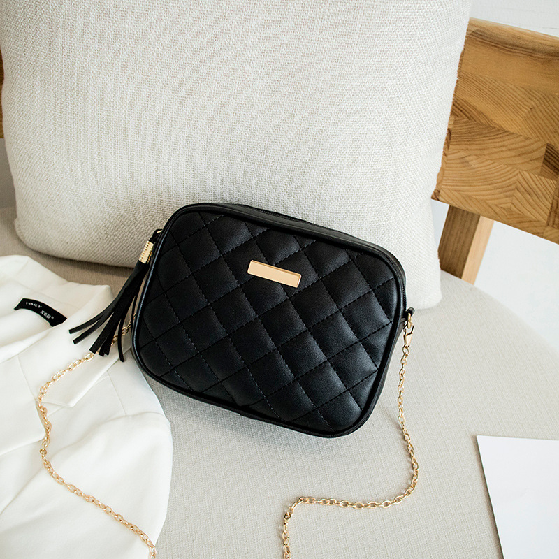 Picture of Foreign trade rhombus zipper women's bag 2023 spring and summer new fashion chain shoulder slung small square bag women's bag wholesale