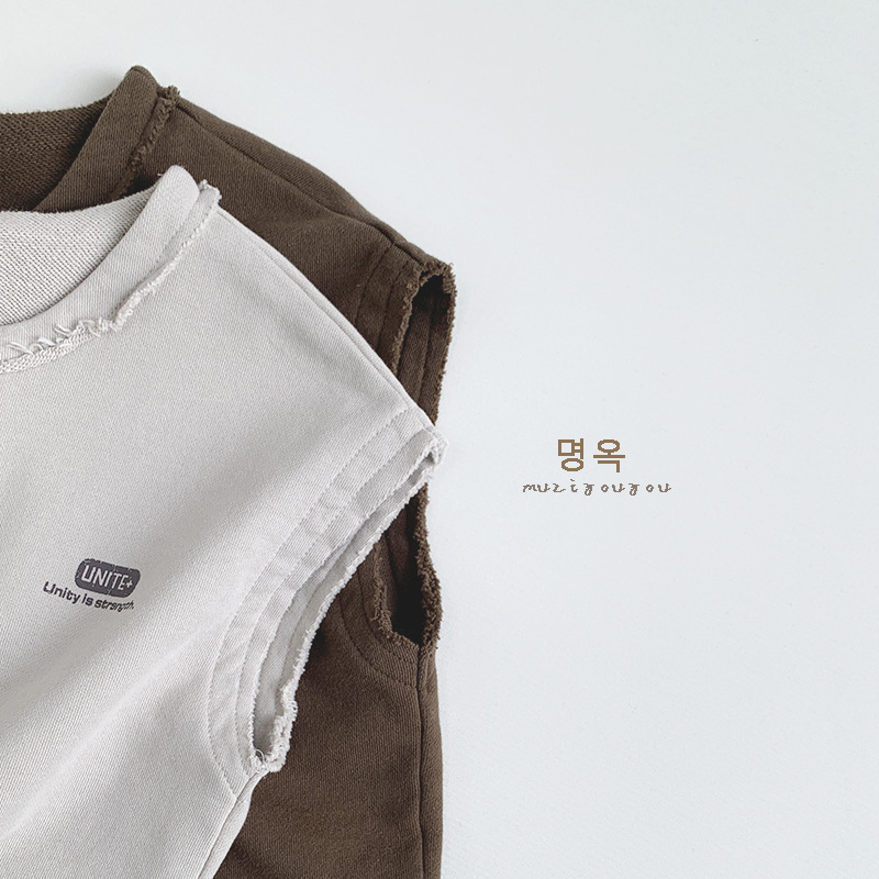 Picture of Simple and Trendy ~ Boys and Girls Vest 2025 Spring New Versatile Korean Style Sleeveless Jacket for Babies Aged 3-4-5 Children's Wholesale
