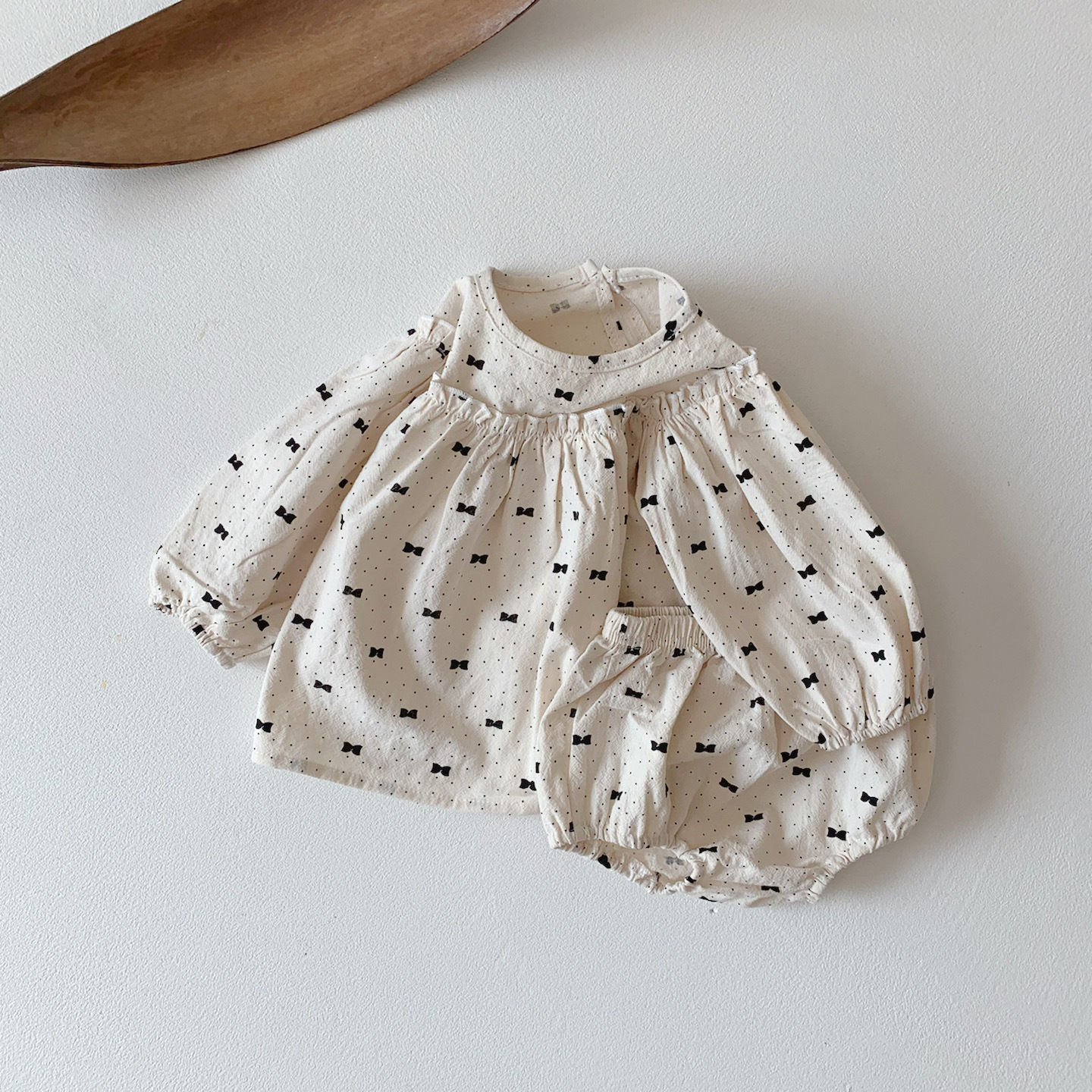 Picture of Ins Children's Clothing Baby Pants Suit 2025 Spring Baby Girl Two-Piece Set Polka Dot Long-Sleeved Baby Clothes