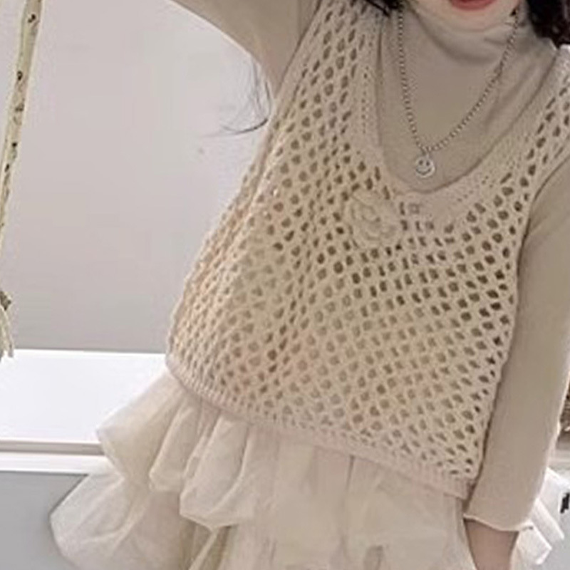 Picture of Girls' Clothing 2025 Early Autumn Sleeveless Pure Color Cut Out Knitted Vest Baby Girl Fashionable Vest Versatile Style