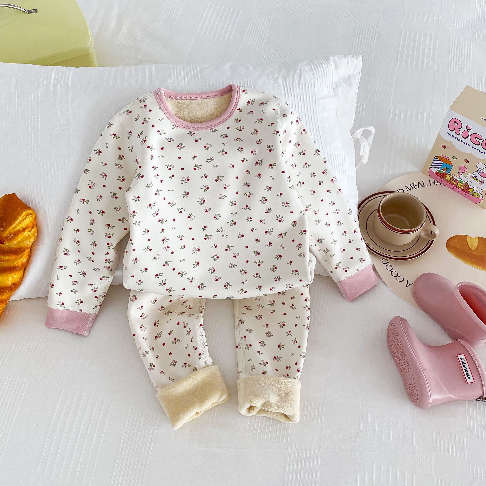 Picture of ZhongDa Children's Cherry Blossom Velvet Home Clothes Children's Warm Lined Velvet Thickened Pajamas Set Boys and Girls Corset Underwear Set