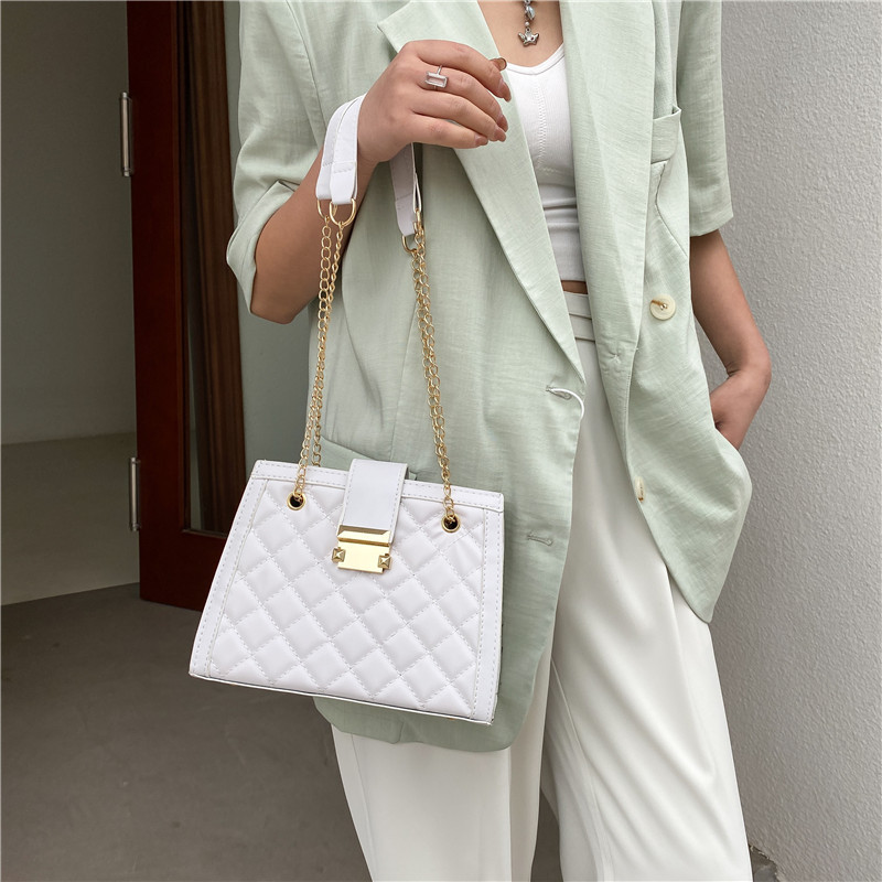 Picture of Textured Rhombic Chain Bag Women's 2022 New Fashionable Korean Style Fashionable Casual Crossbody Large Capacity Chain Shoulder Bag