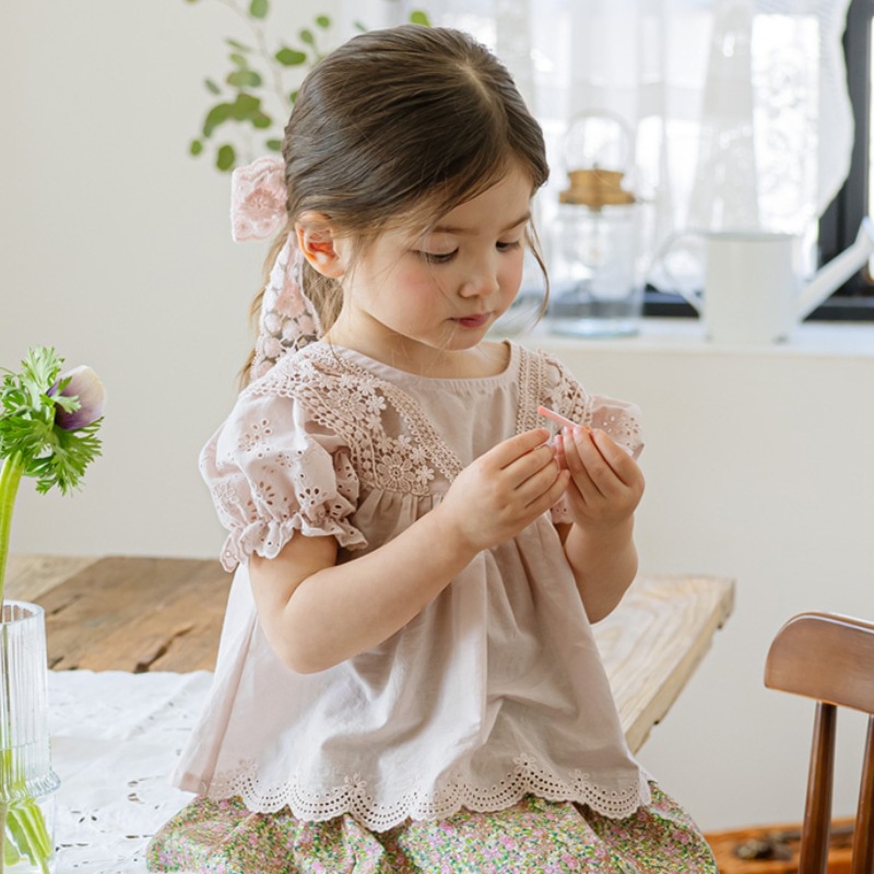 Picture of Children's Bubble Sleeve Cotton Doll Shirt Summer New Girls Baby Princess Style Sweet Embroidered Lace Shirt