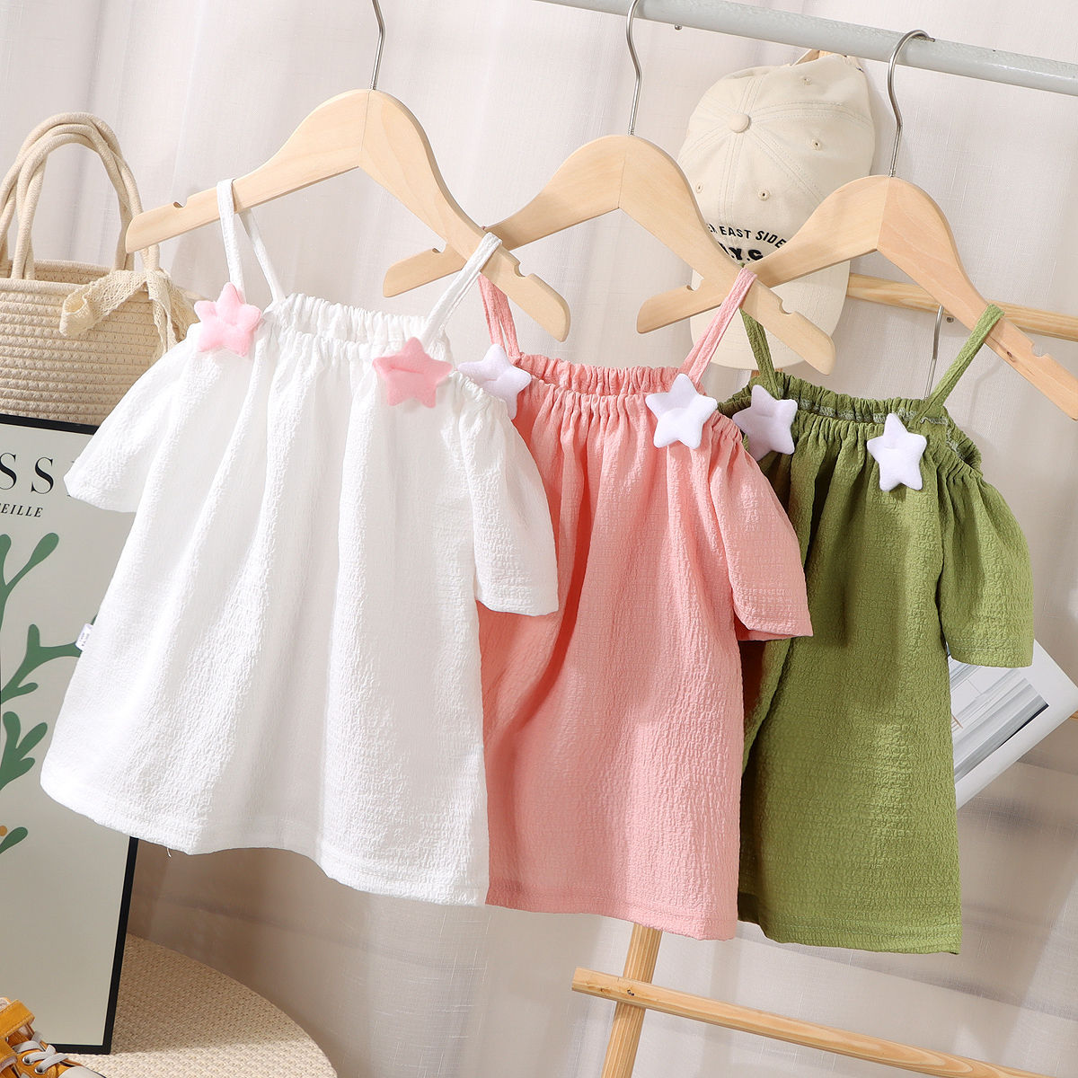 Girls' short-sleeved T-shirt 2024 new summer baby girls' off-shoulder strap fashionable western style top for infants and children