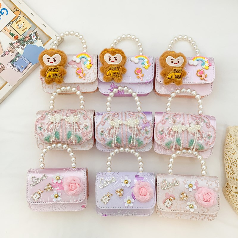 Picture of Ethnic Embroidered Children's Pearl Handbag Girl's Small Change Bag Fashion Cute Princess Chain Crossbody Bag