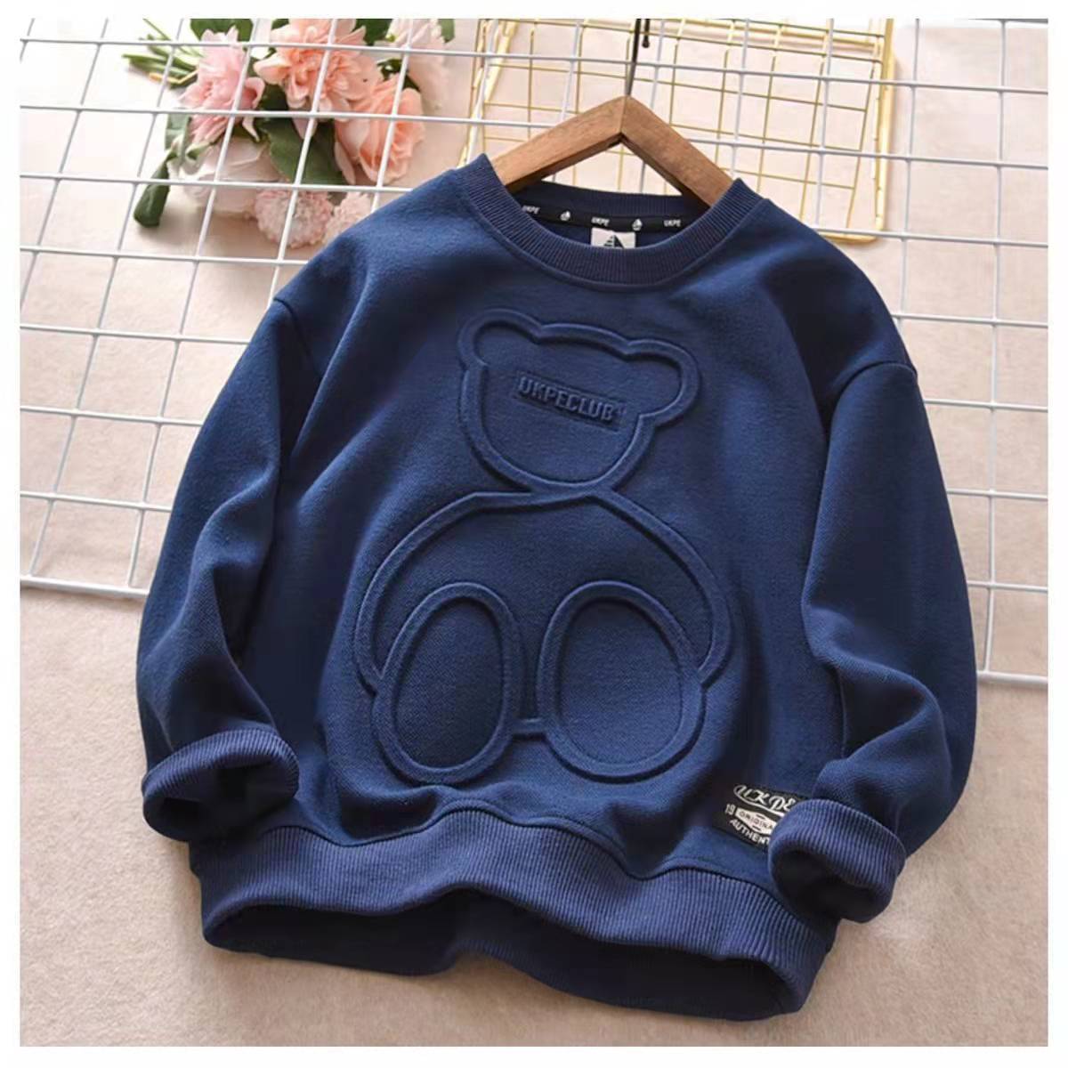 Picture of Children's Clothing, Spring & Fall Boys' Sweatshirts, Thin Autumn Clothes, Medium and Large Kidsren's Embossed Bear T-Shirts, Kidsren's Autumn Clothes, Kidsren's Tops