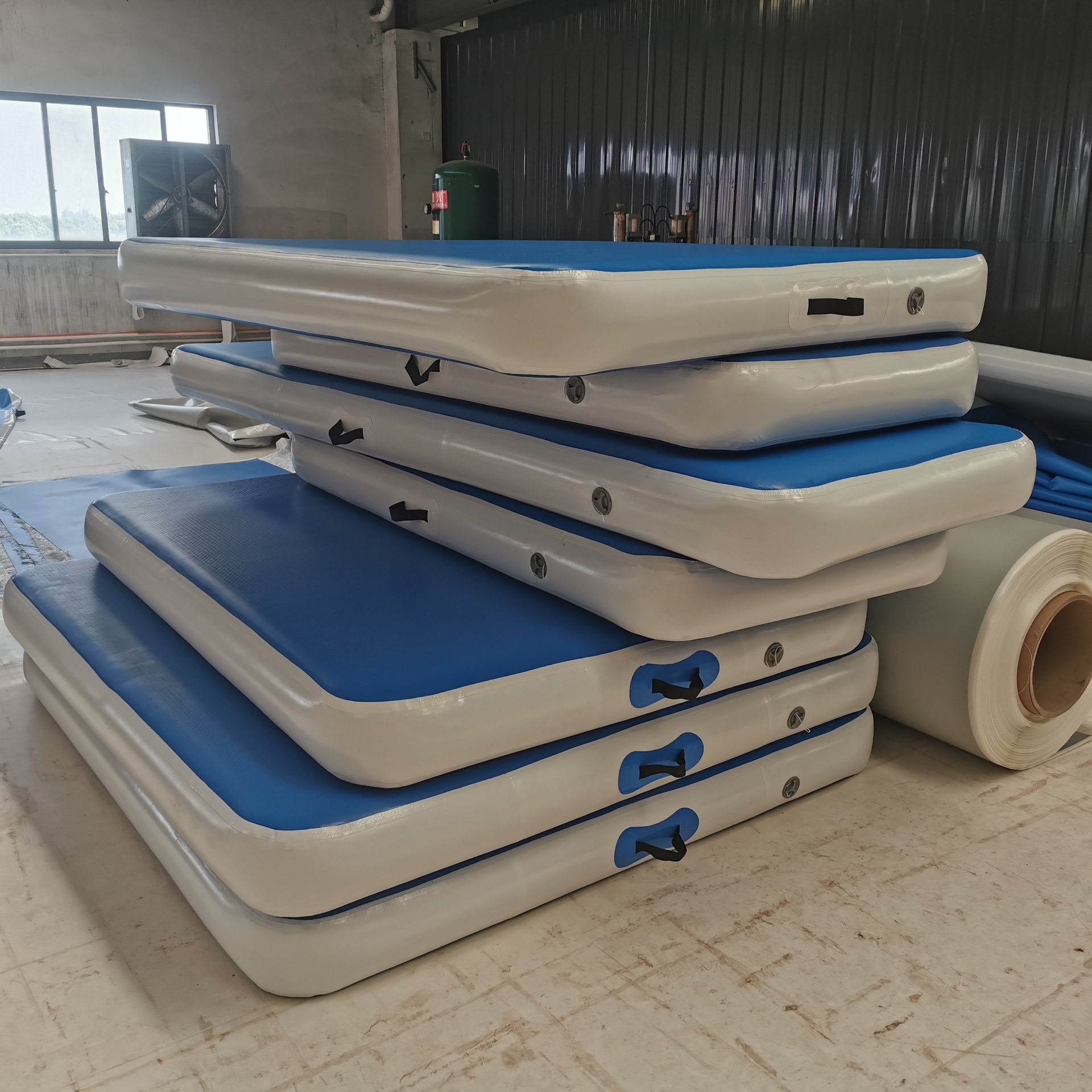 Picture of Somersault Air Cushion Taekwondo Cushion Manufacturer Fitness Sports Stunt Martial Arts Air Cushion Factory Direct Sale