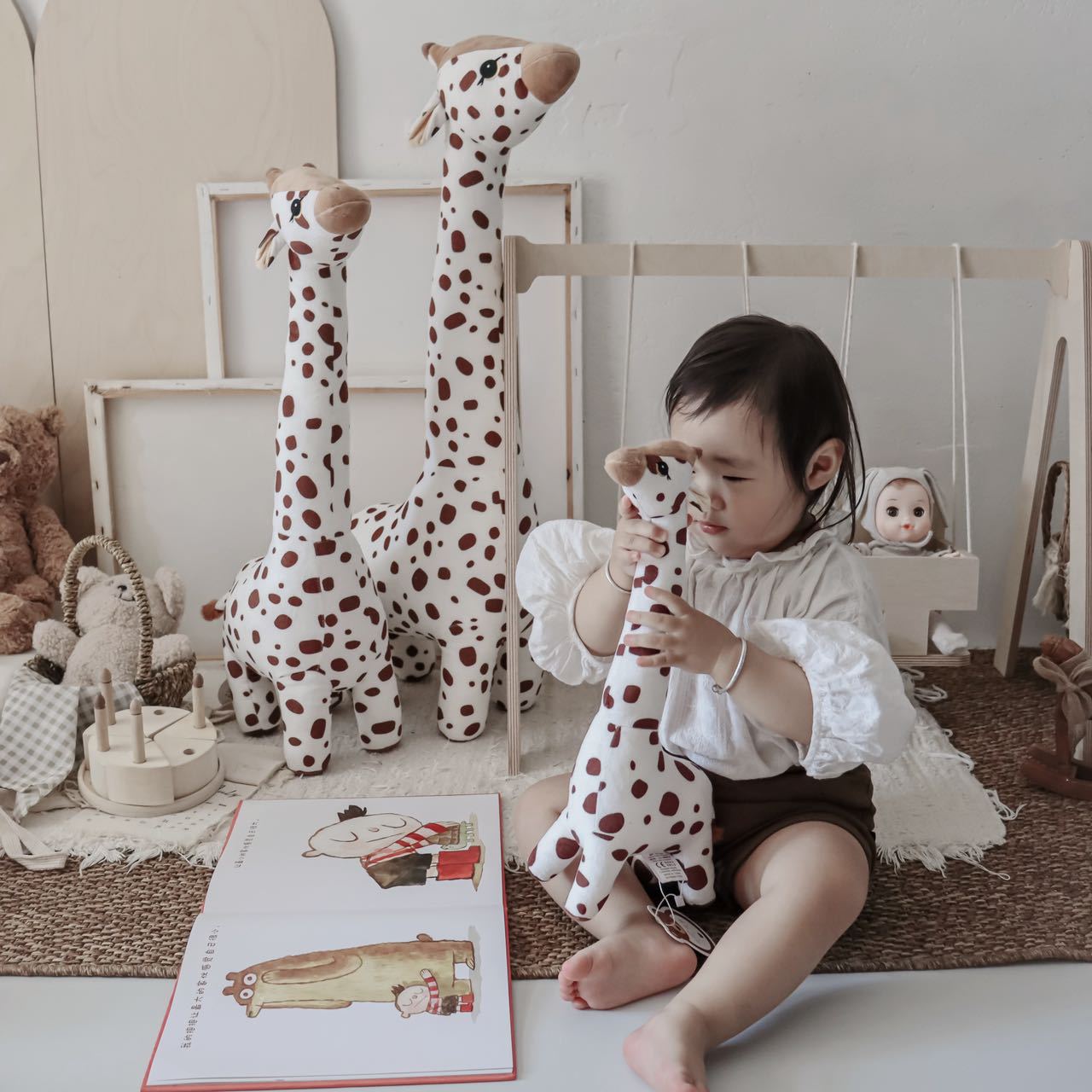 Explosions Giraffe Doll Pillow Baby Newborn Sleeping Pillow Comfort Sleeping Pillow Clip Leg Artifact