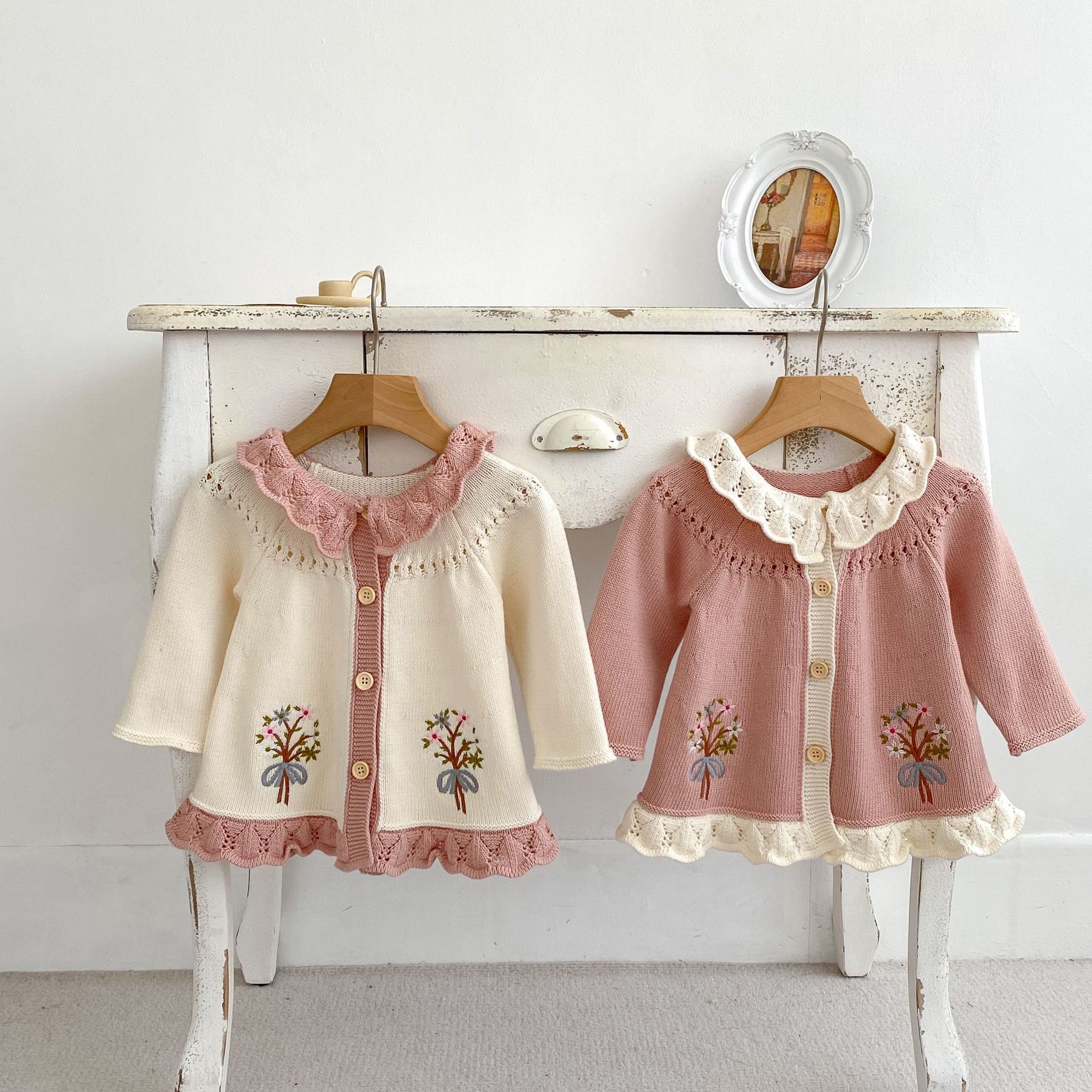 Picture of Ins2025 Spring and Autumn Baby Girl Retro Embroidered Cardigan Jacket Western Style Ruffled Lapel A-Line Long Sweater