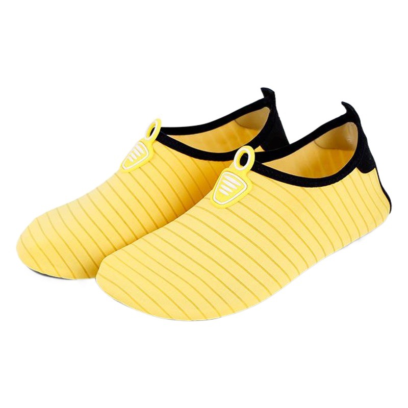 Factory wholesale 19 new beach shoes red foot patch skin shoes socks cross-border couple wading shoes one-piece delivery