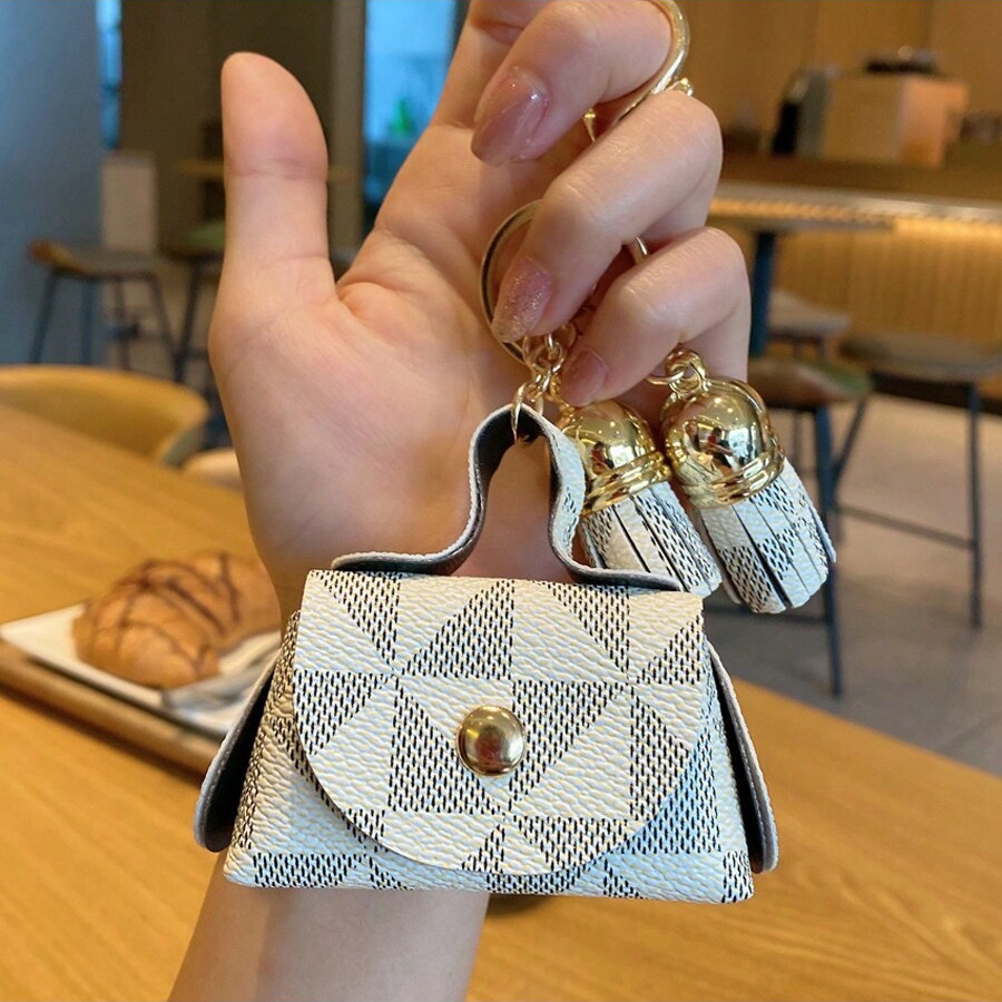 Creative presbyopic leather pouch keychain tassel coin purse portable mini storage earphone pouch pendant wholesale