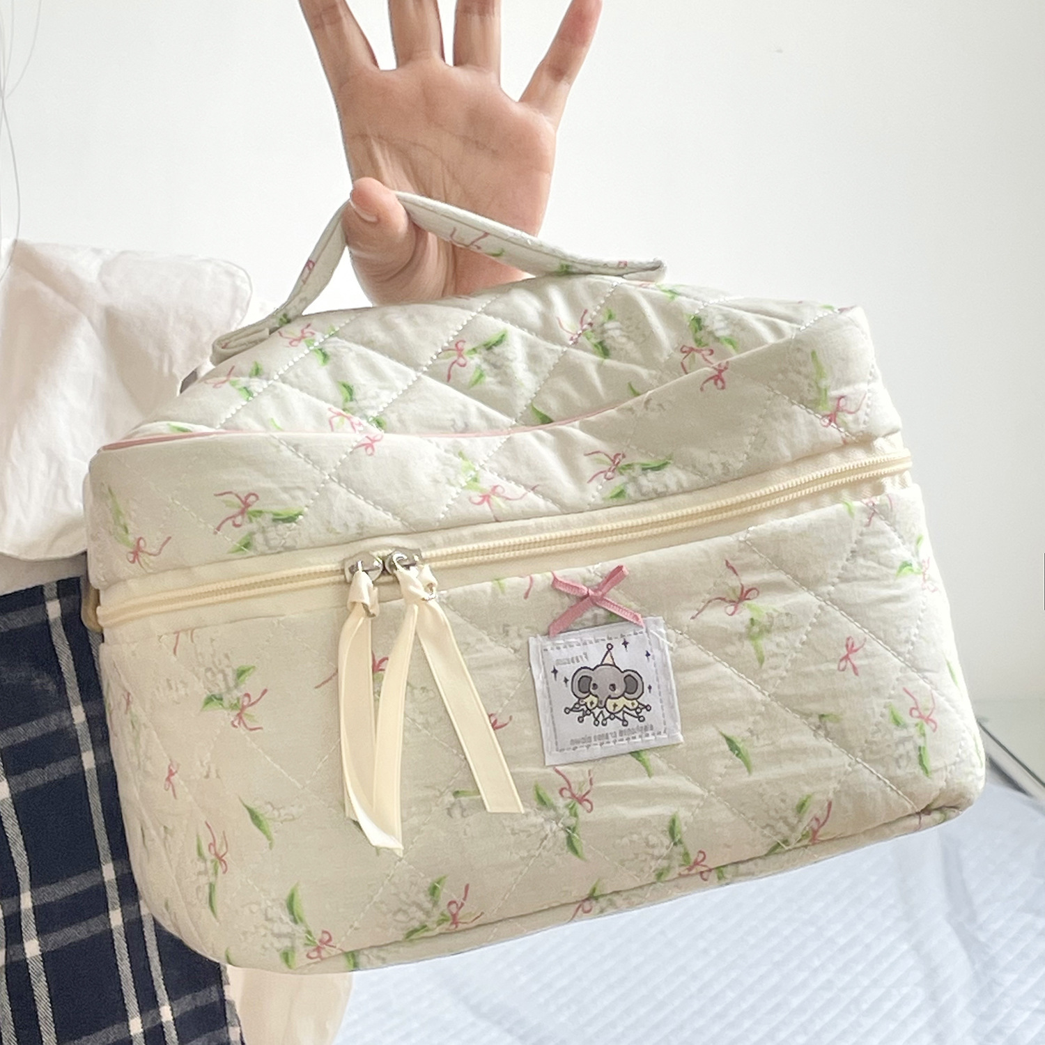 Picture of Cross-border Nali Elephant Cosmetic Bag High-value Travel Portable Storage Bag Student Dormitory Portable Wash Bag