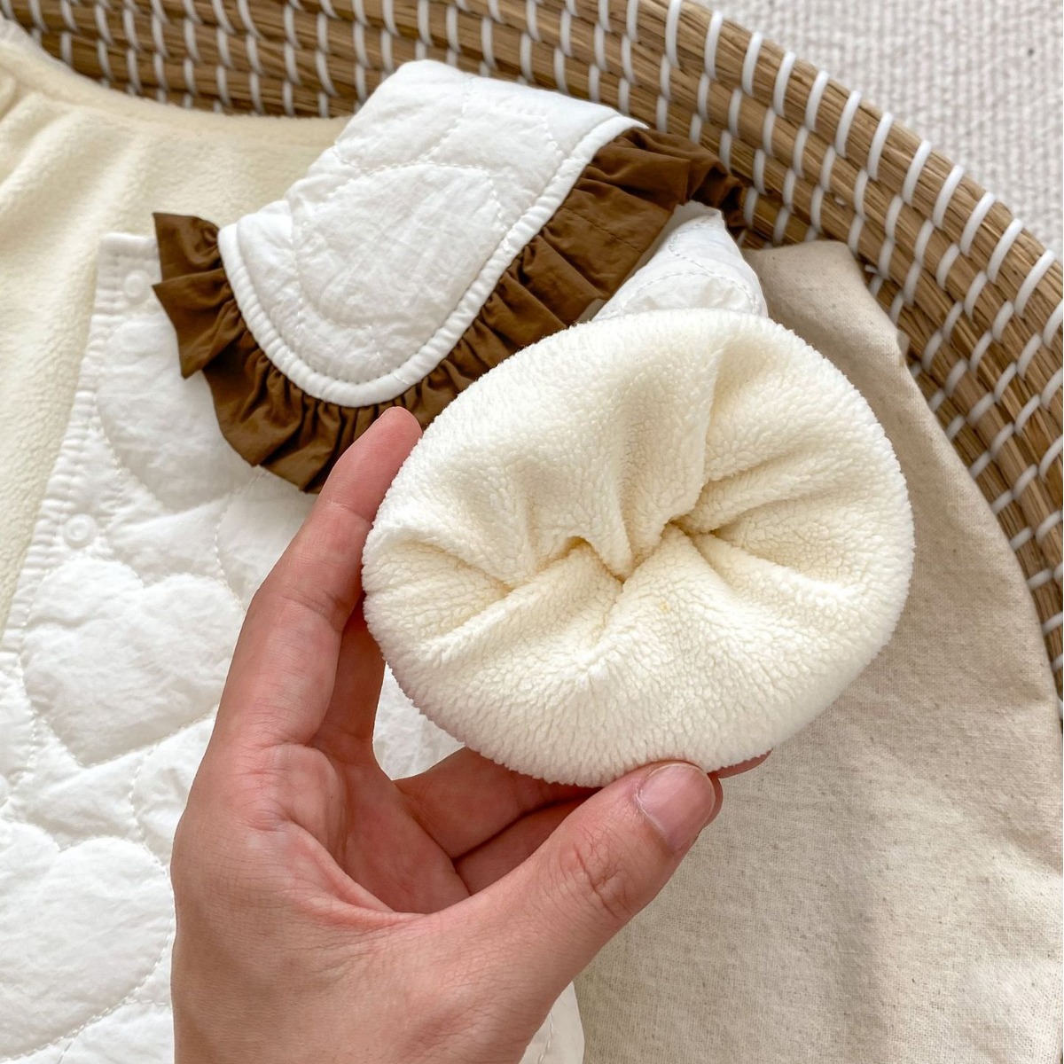 Picture of Winter Clothing 2025 New Style Girls' Cotton Outwear, Stylish Fleece-Lined Quilted Bow Lapel Kidsren's Warm Cotton Outwear