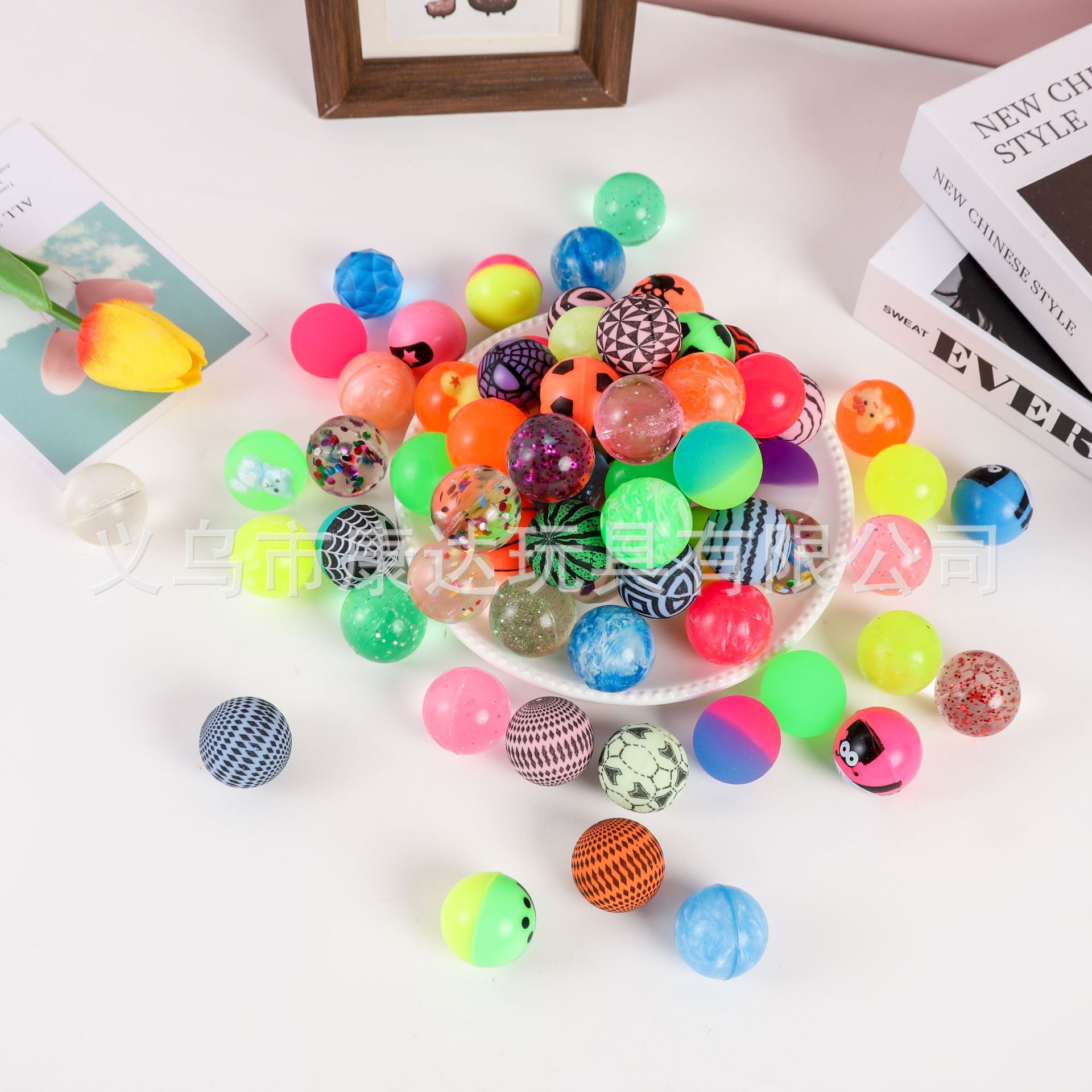 Picture of No.32 mixed with a variety of rubber elastic ball 100 loaded with egg twisting machine bounce ball children's toy ball jump ball