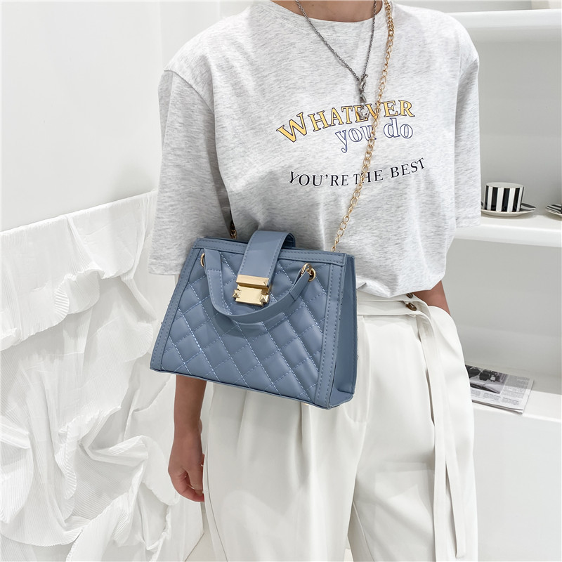 Picture of Textured Rhombic Chain Bag Women's 2022 New Fashionable Korean Style Fashionable Casual Crossbody Large Capacity Chain Shoulder Bag